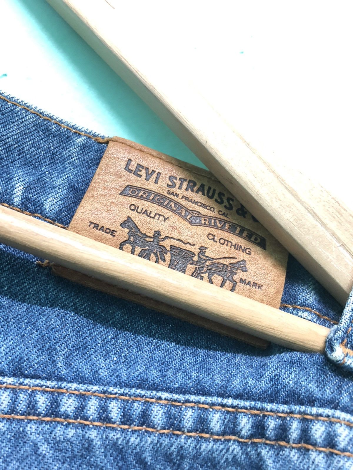 Levi's × Vintage VINTAGE LEVIS 90’ BLUE WASH DISTRESSED DENIM JEANS Size US 29 - 4 Thumbnail
