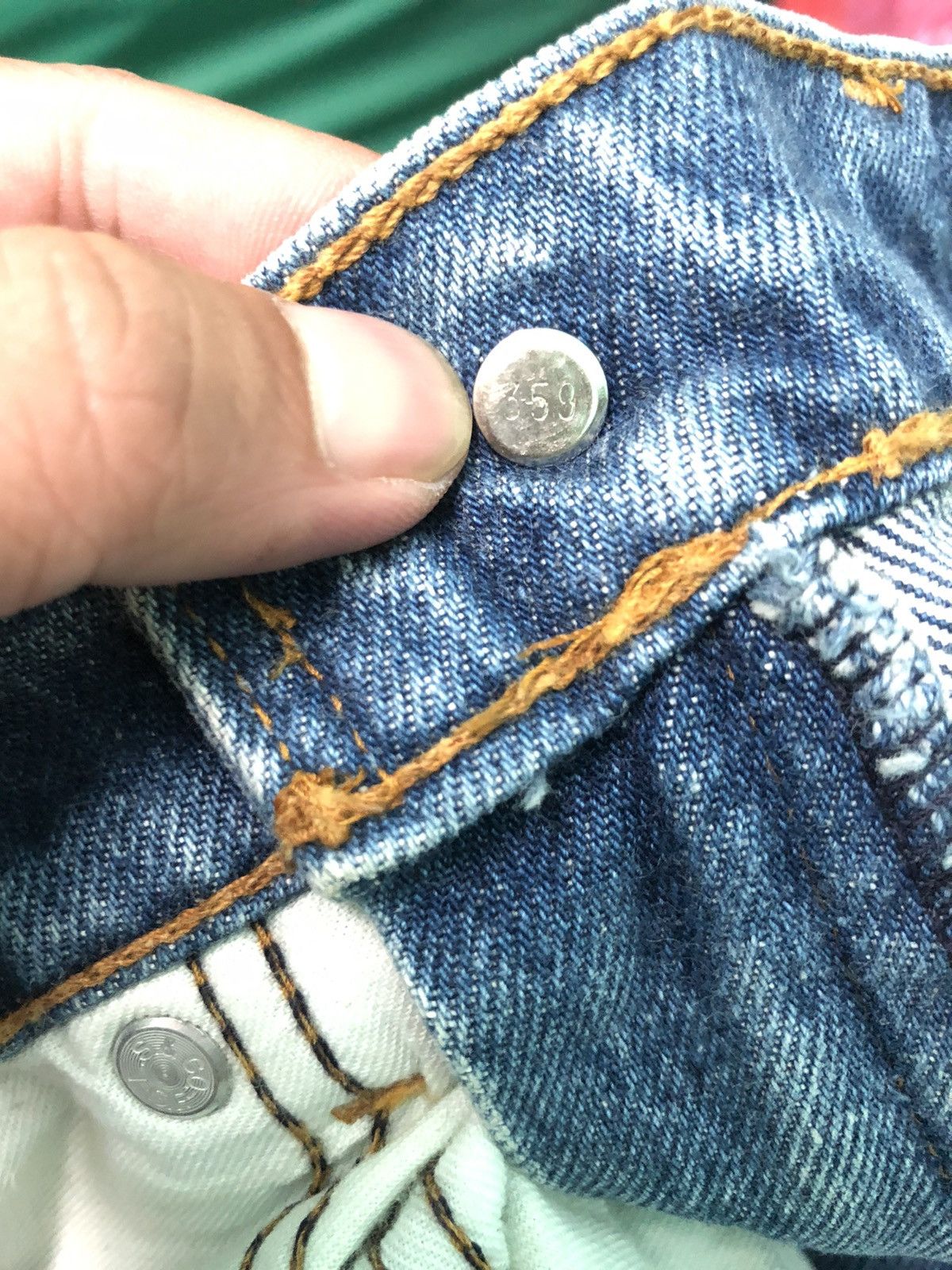Levi's × Vintage VINTAGE LEVIS 90’ BLUE WASH DISTRESSED DENIM JEANS Size US 29 - 10 Thumbnail