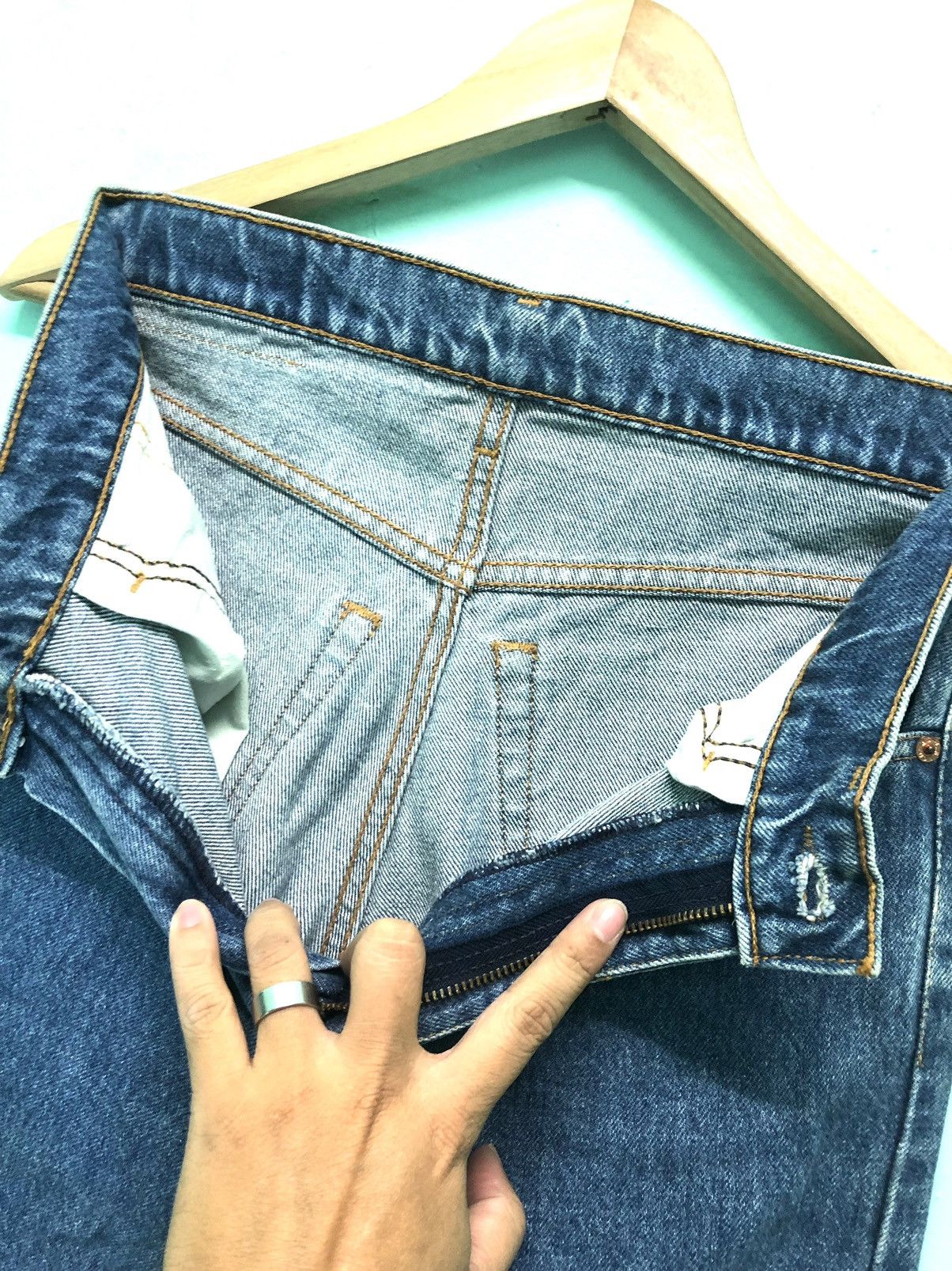 Levi's × Vintage VINTAGE LEVIS 90’ BLUE WASH DISTRESSED DENIM JEANS Size US 29 - 7 Thumbnail