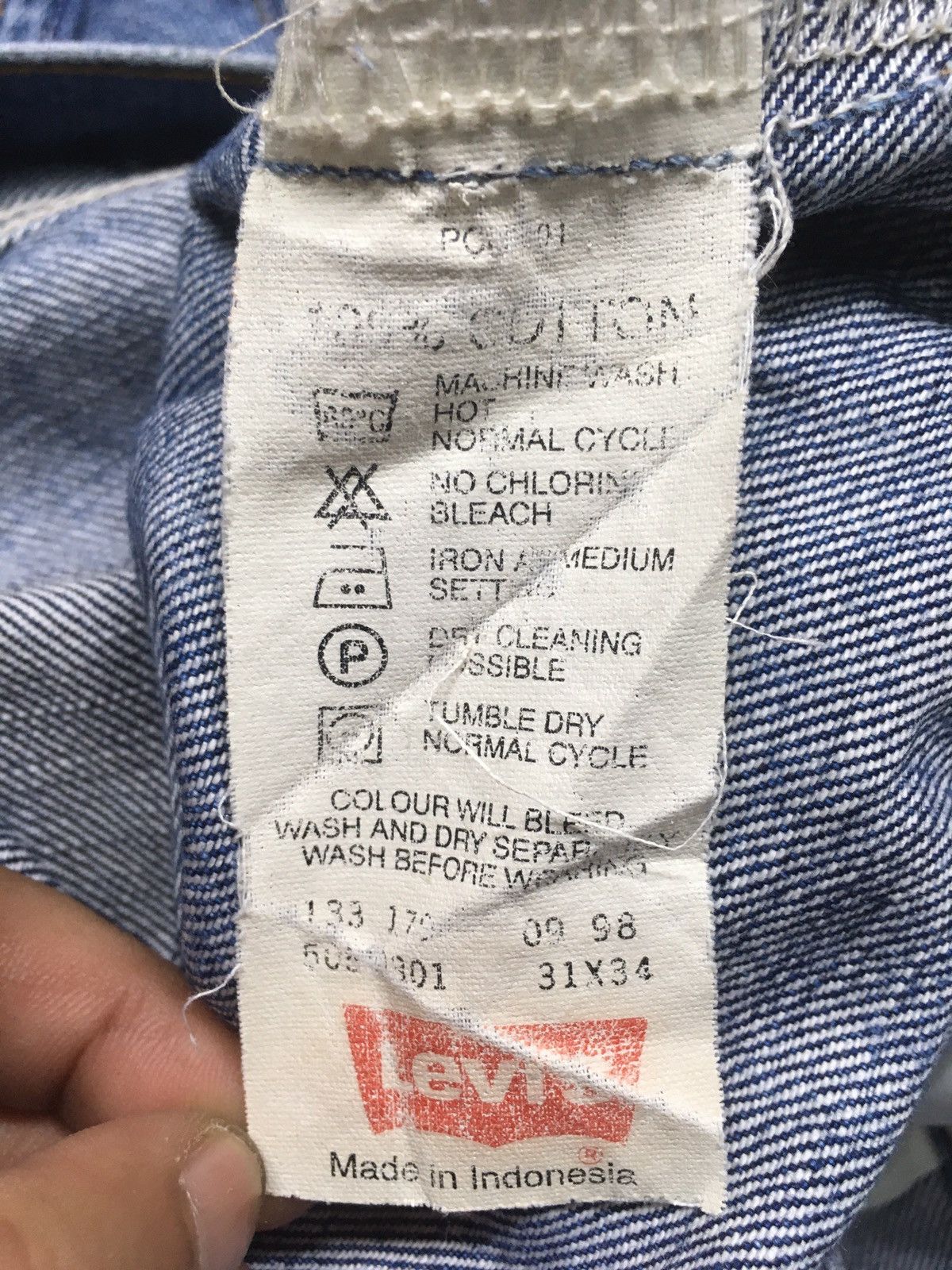 Levi's × Vintage Vintage 1998 Levi’s 505 blue wash distressed denim Size US 30 / EU 46 - 13 Thumbnail