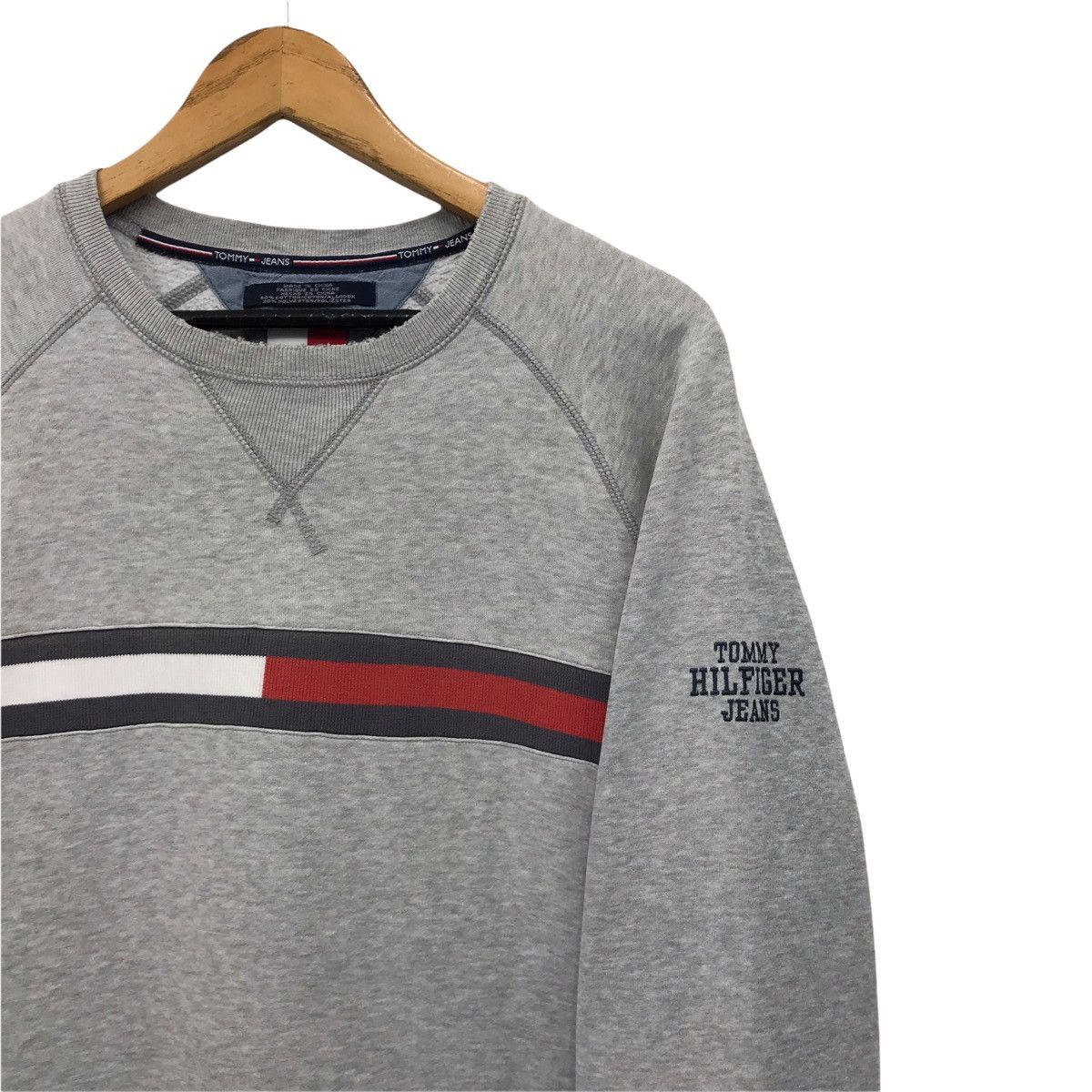 Tommy Hilfiger × Vintage Vintage Tommy Hilfiger Big Logo Sweatshirt Size US M / EU 48-50 / 2 - 2 Thumbnail