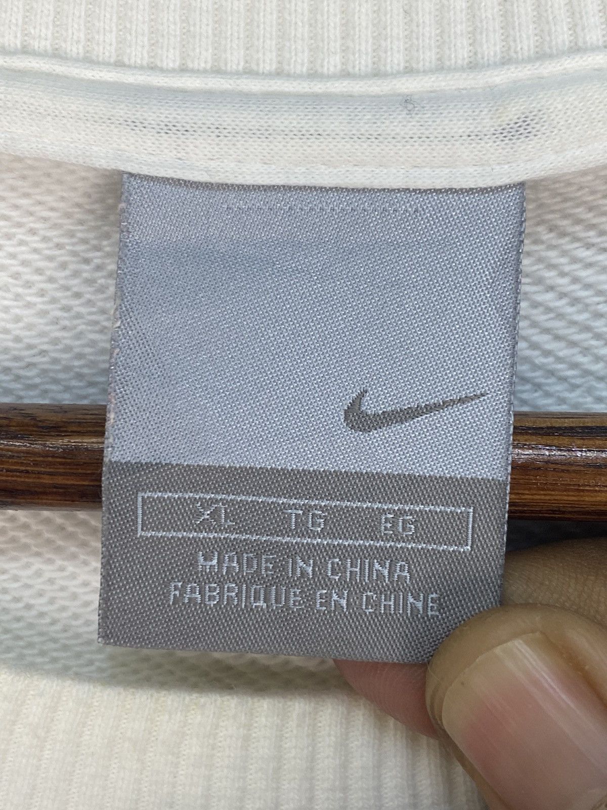 Nike Nike Small Logo Sweatshirt Size US XL / EU 56 / 4 - 6 Thumbnail
