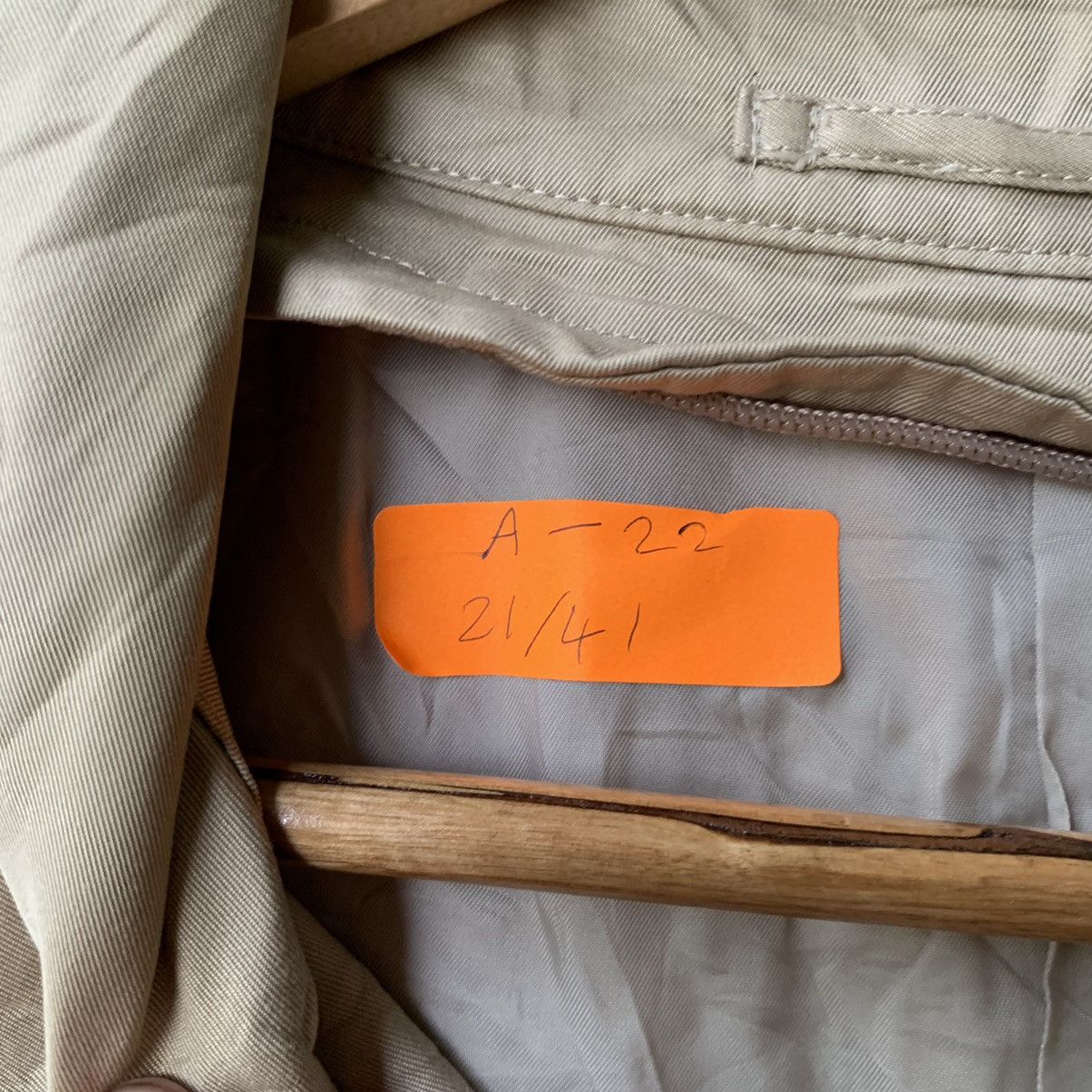 Yves Saint Laurent Authentic Yves Saint Laurent Trench Coat Fits S-M Size US M / EU 48-50 / 2 - 7 Thumbnail