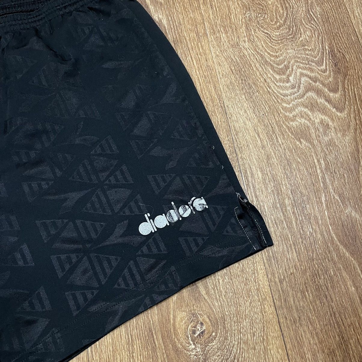 Vintage Vintage Diadora All Over Print Shorts Streetwear Y2K Boxy 36 Size US 36 / EU 52 - 3 Thumbnail