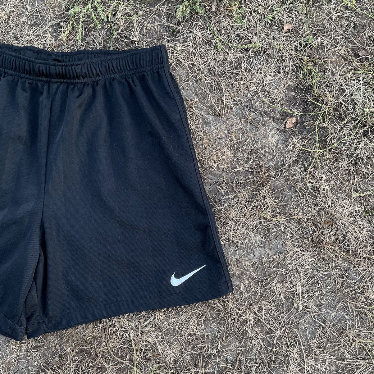 Vintage Vintage Nike Swoosh Shorts Y2K Streetwear Skate Tapered 32 Size US 32 / EU 48 - 2 Thumbnail