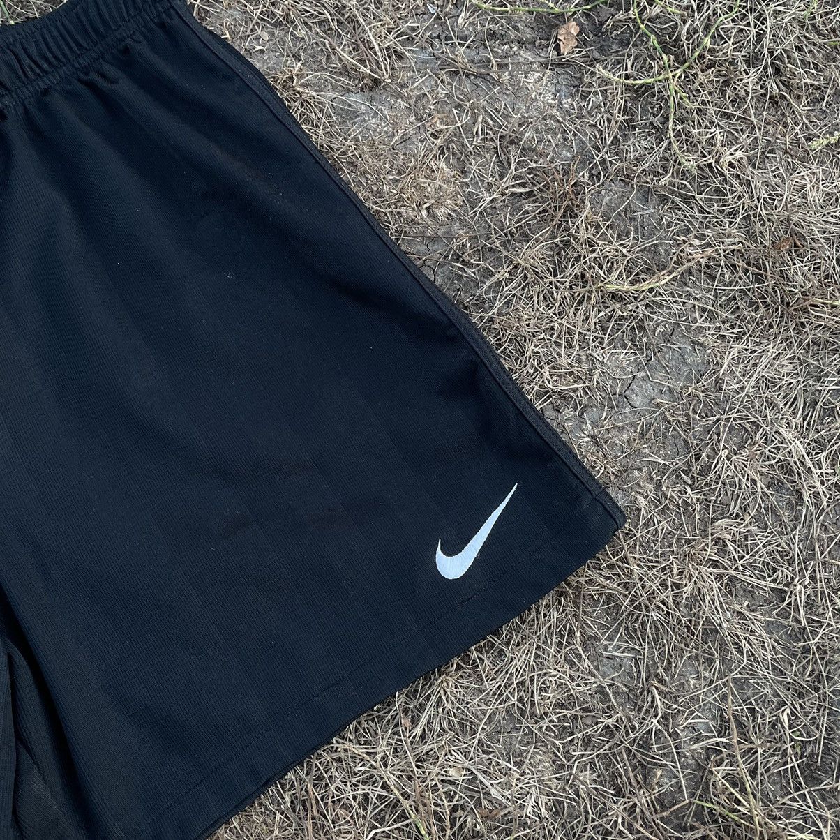 Vintage Vintage Nike Swoosh Shorts Y2K Streetwear Skate Tapered 32 Size US 32 / EU 48 - 3 Thumbnail