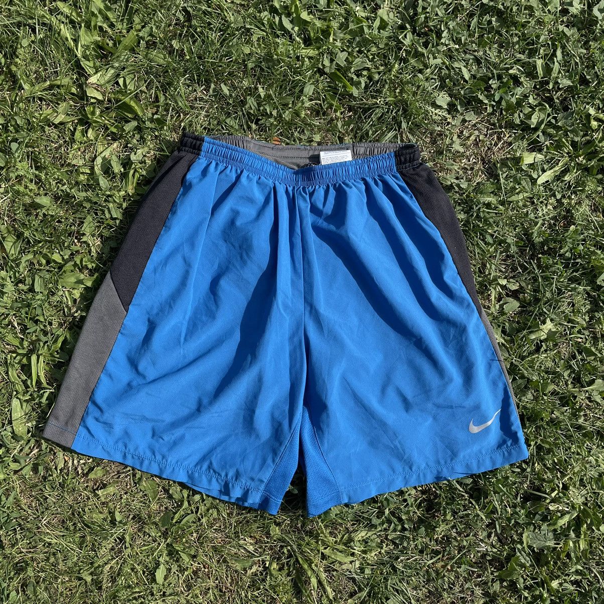 Nike Vintage 90s Nike Swoosh Logo Shorts Streetwear Size US 32 / EU 48 - 1 Thumbnail