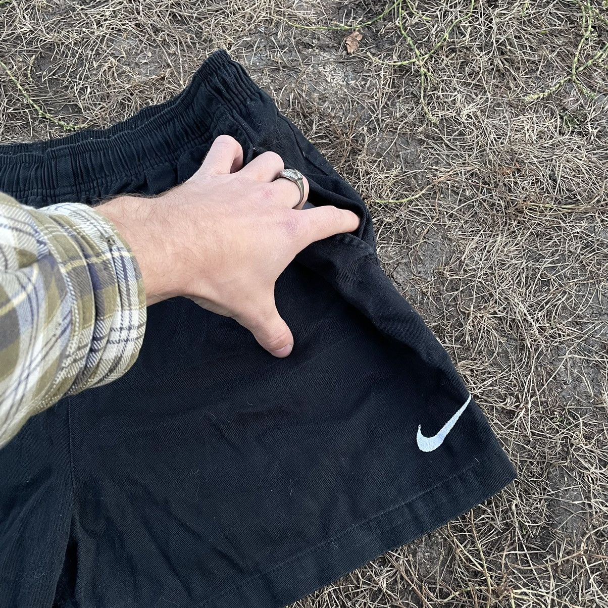 Vintage Vintage 90s Nike Swoosh Shorts Baggy Streetwear Black 36 Size US 36 / EU 52 - 4 Thumbnail