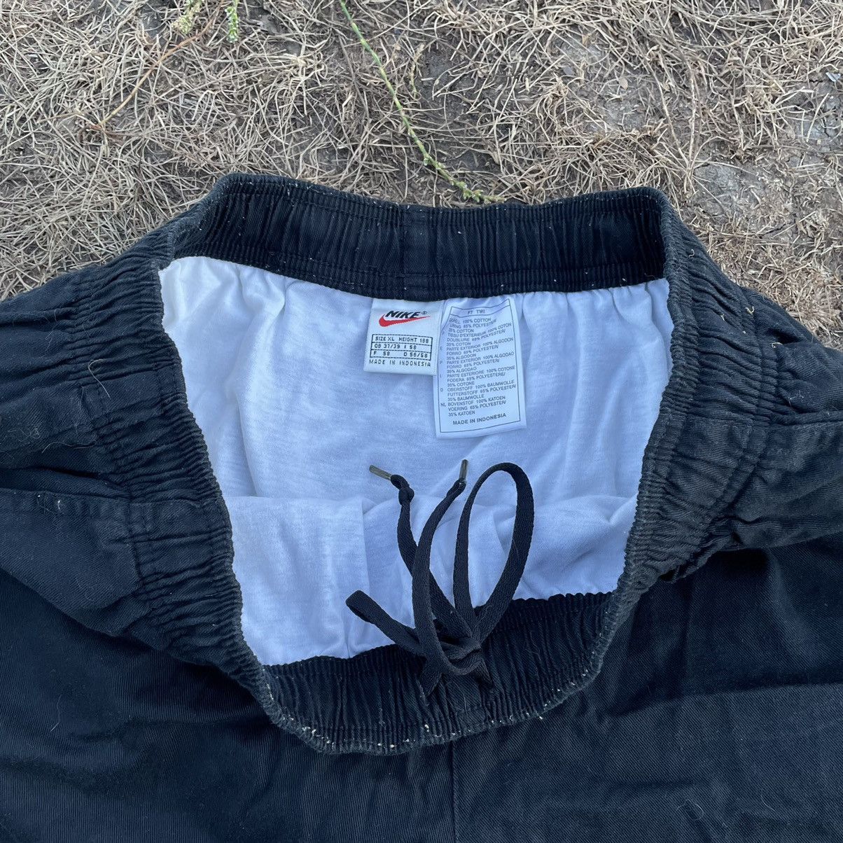 Vintage Vintage 90s Nike Swoosh Shorts Baggy Streetwear Black 36 Size US 36 / EU 52 - 5 Thumbnail