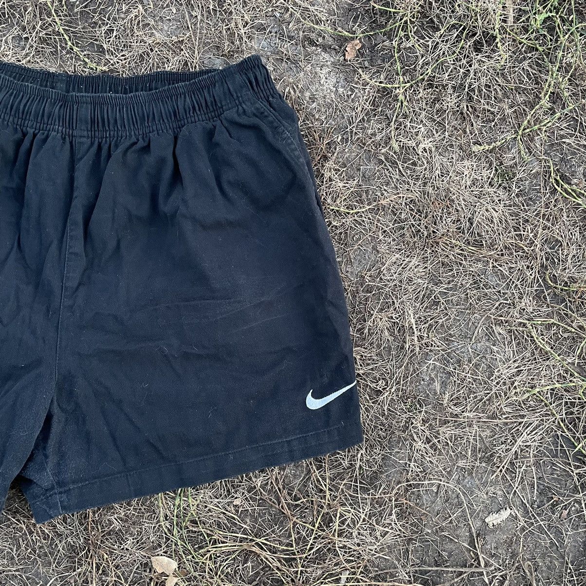 Vintage Vintage 90s Nike Swoosh Shorts Baggy Streetwear Black 36 Size US 36 / EU 52 - 2 Thumbnail