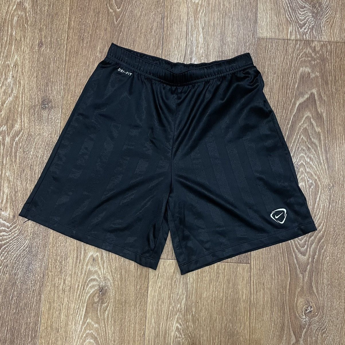 Nike Vintage Nike shorts streetwear swoosh casual y2k size S Size US 28 / EU 44 - 1 Thumbnail
