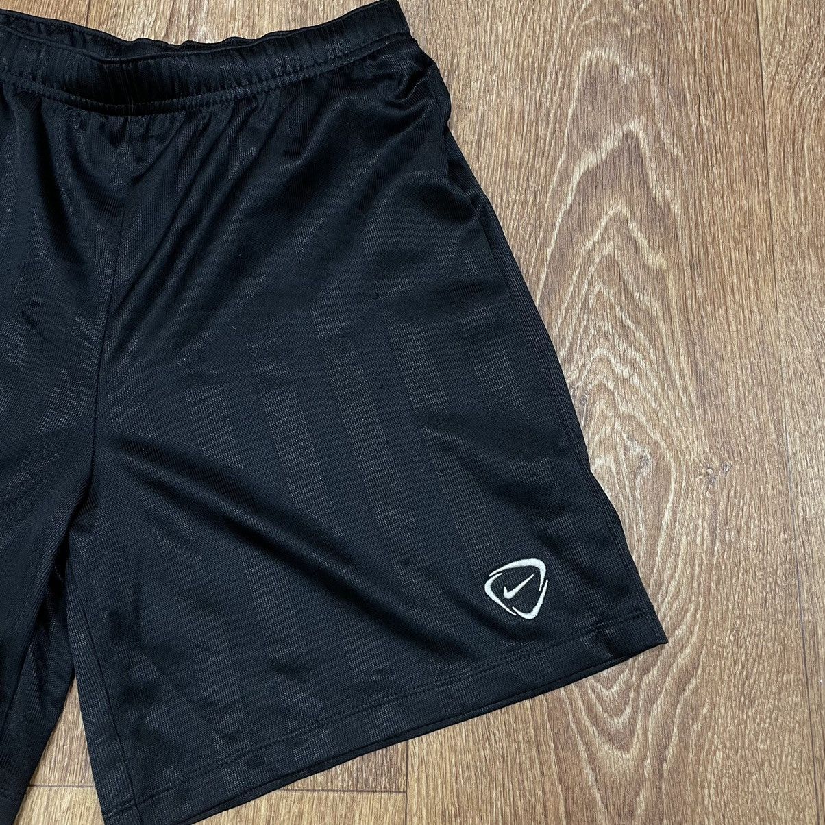 Nike Vintage Nike shorts streetwear swoosh casual y2k size S Size US 28 / EU 44 - 3 Thumbnail