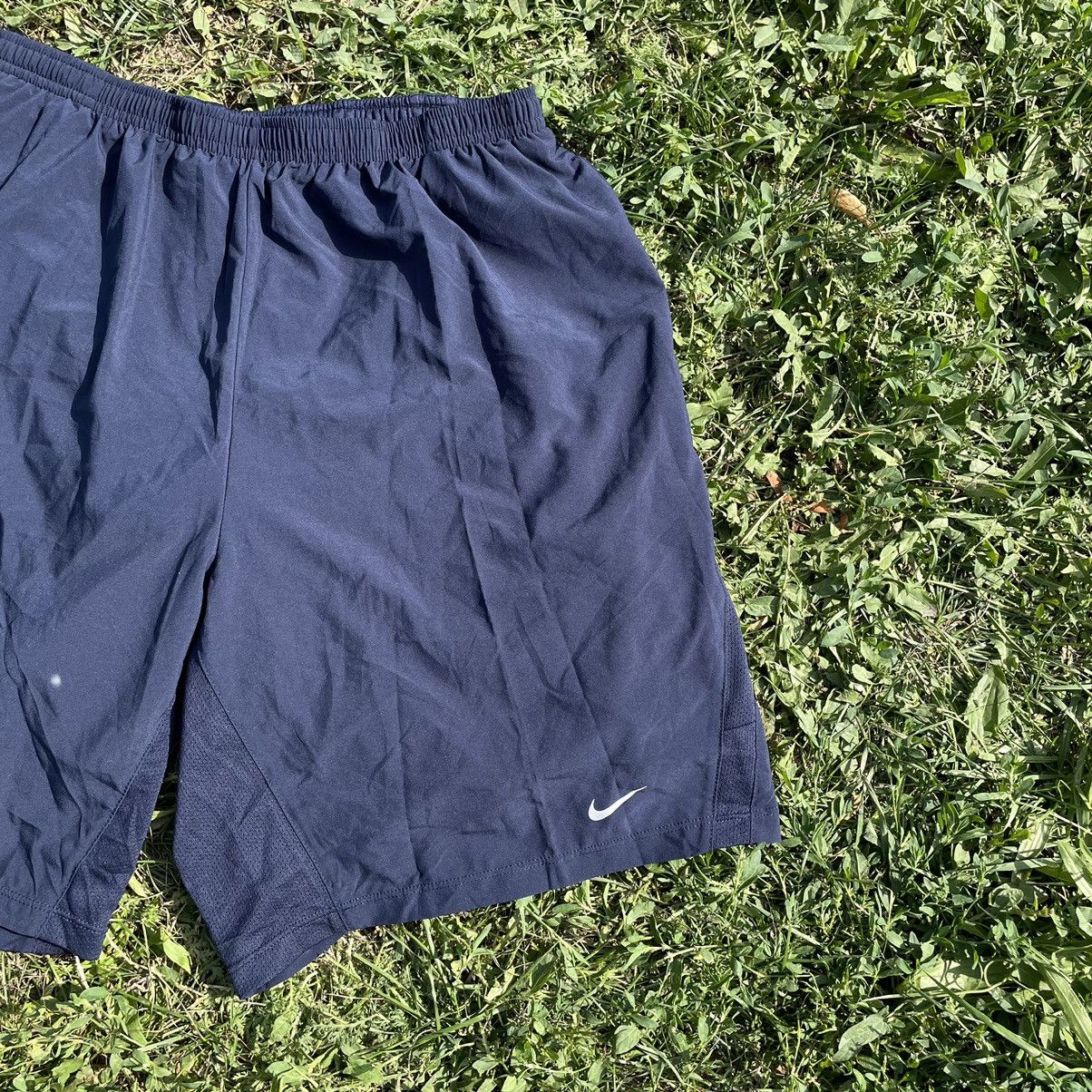 Nike Vintage 90s Nike Swoosh Logo Shorts Streetwear Size US 36 / EU 52 - 2 Thumbnail