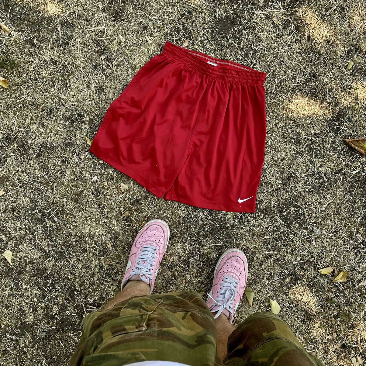 Vintage Vintage Nike Swoosh Baggy Shorts Streetwear Skate Red 34 Size US 34 / EU 50 - 1 Thumbnail