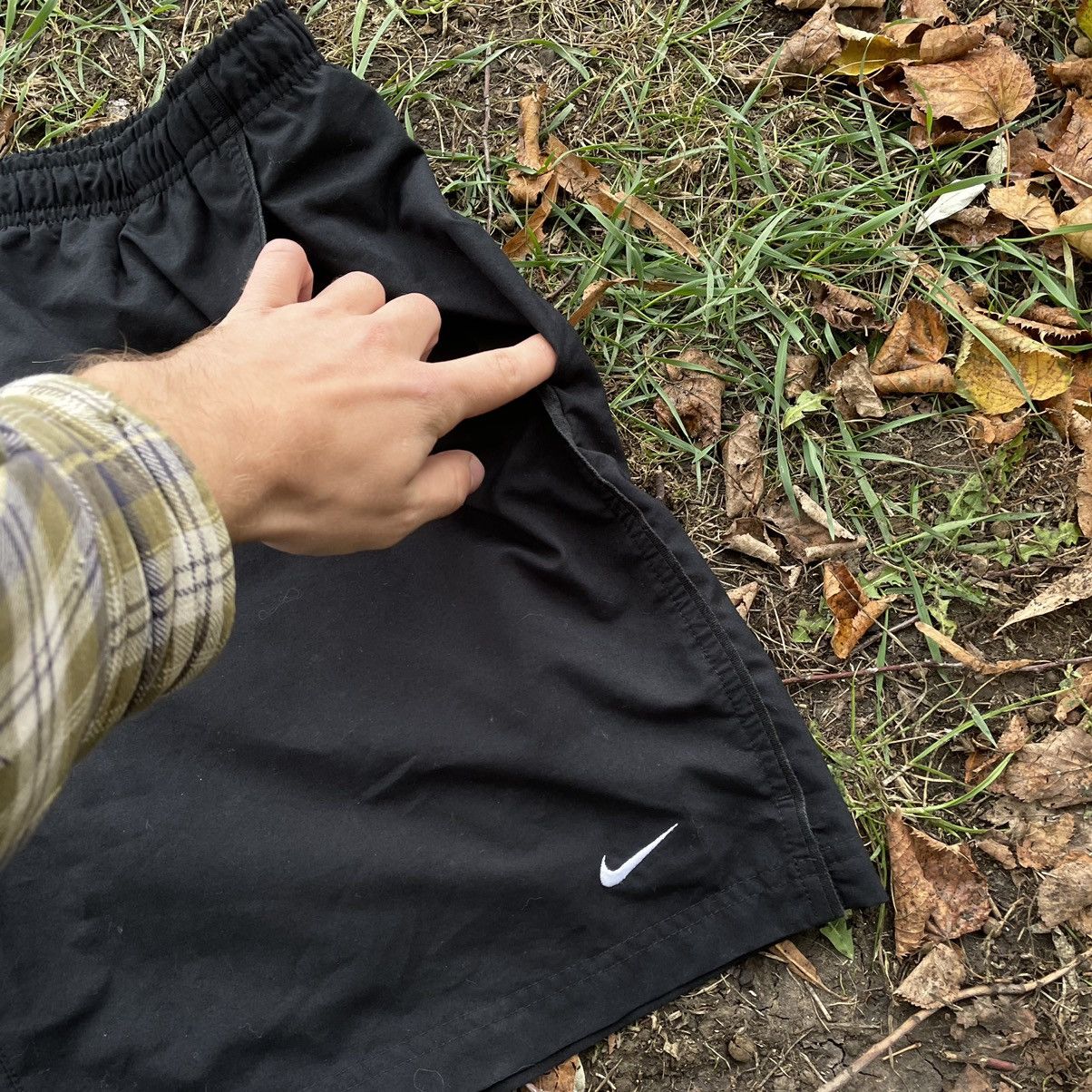 Vintage Vintage Nike Swoosh Logo Shorts Y2K Streetwear Skate Slim 36 Size US 36 / EU 52 - 4 Thumbnail