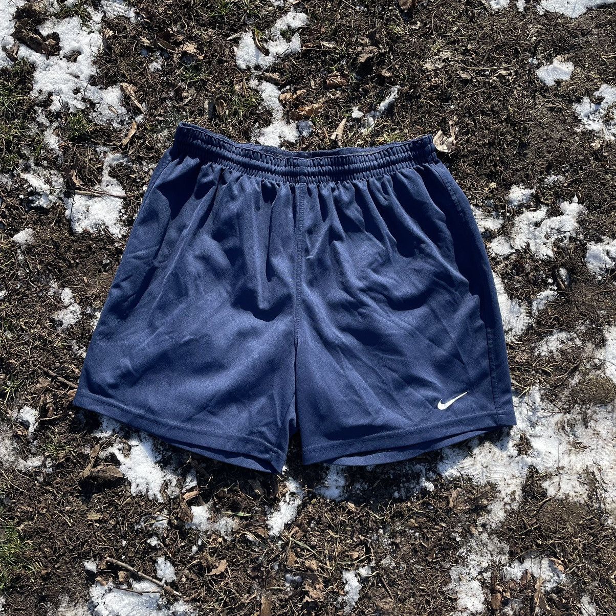 Vintage Vintage Nike Y2K Swoosh Shorts Streetwear Baggy 90s Faded 34 Size US 34 / EU 50 - 1 Thumbnail