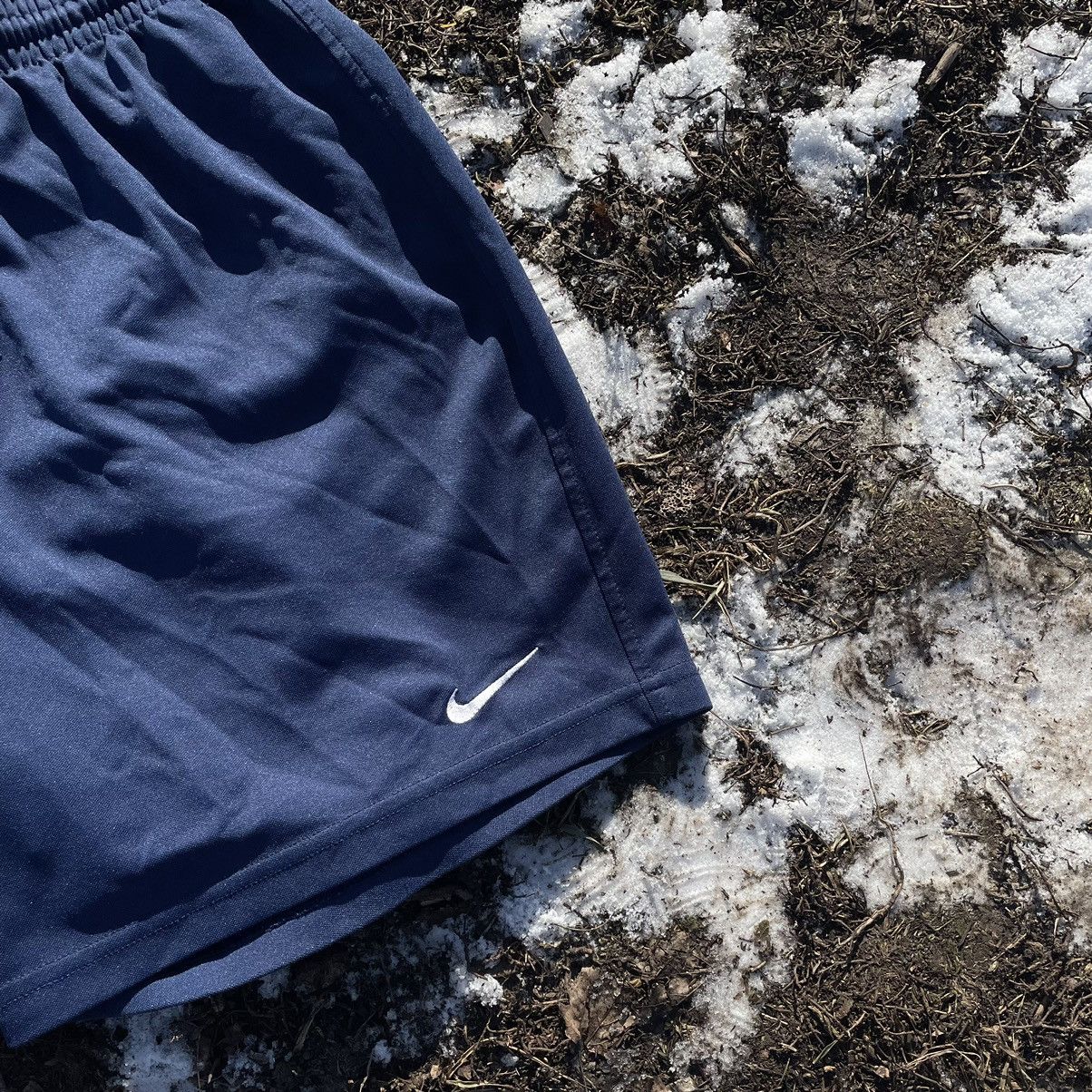 Vintage Vintage Nike Y2K Swoosh Shorts Streetwear Baggy 90s Faded 34 Size US 34 / EU 50 - 3 Thumbnail