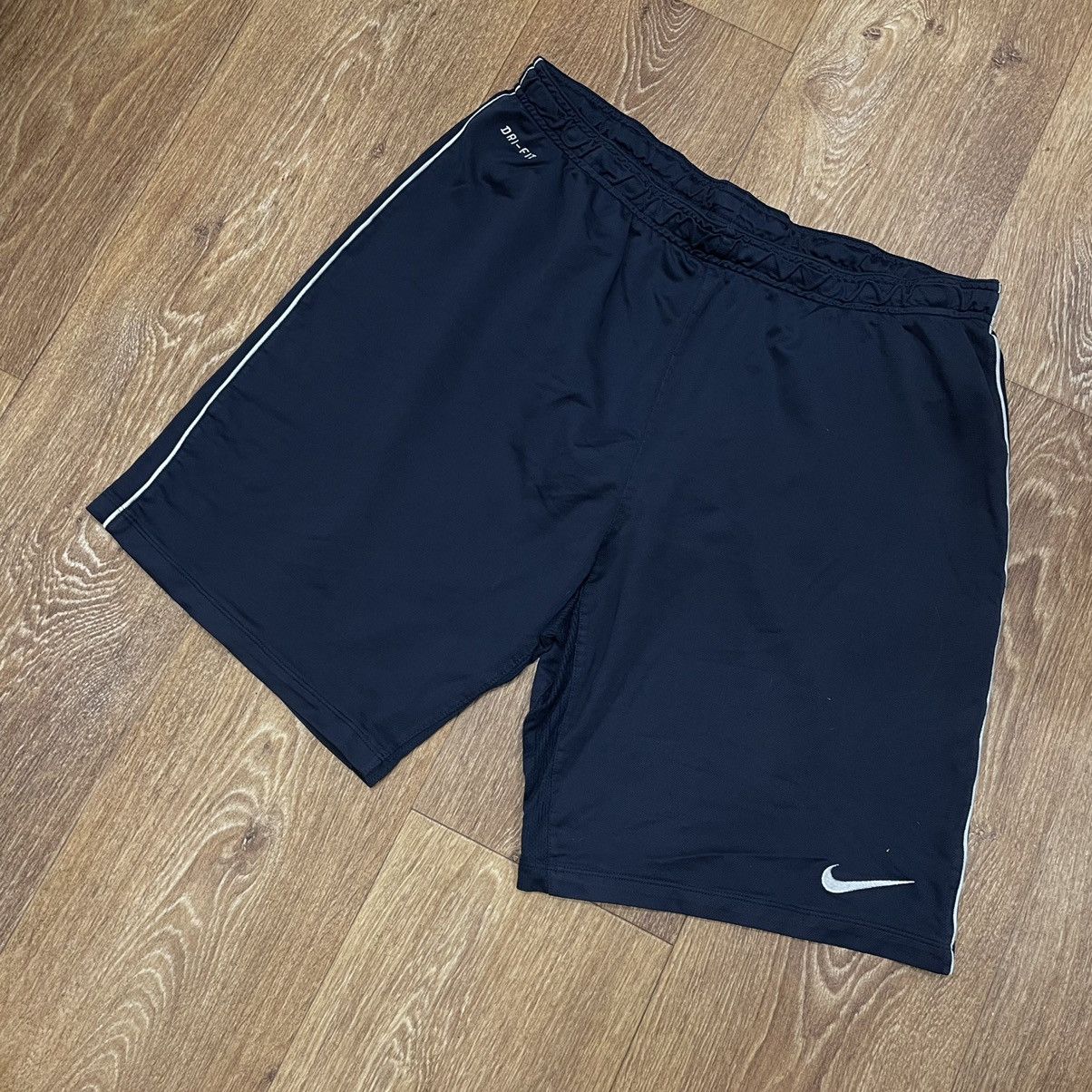 Vintage Vintage Nike Swoosh Nylon Shorts Y2K Streetwear Navy Slim XL Size US 34 / EU 50 - 2 Thumbnail