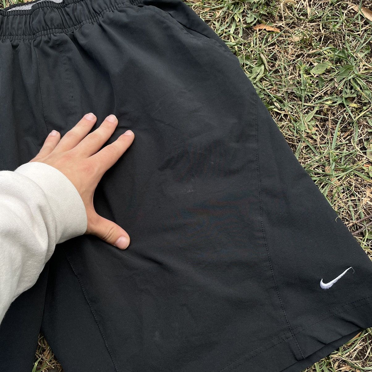 Vintage Vintage 90s Nike Swoosh Logo Shorts Streetwear Size US 35 - 4 Thumbnail