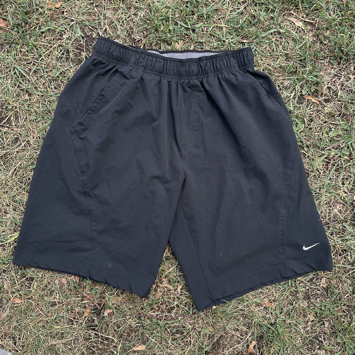 Vintage Vintage 90s Nike Swoosh Logo Shorts Streetwear Size US 35 - 1 Thumbnail