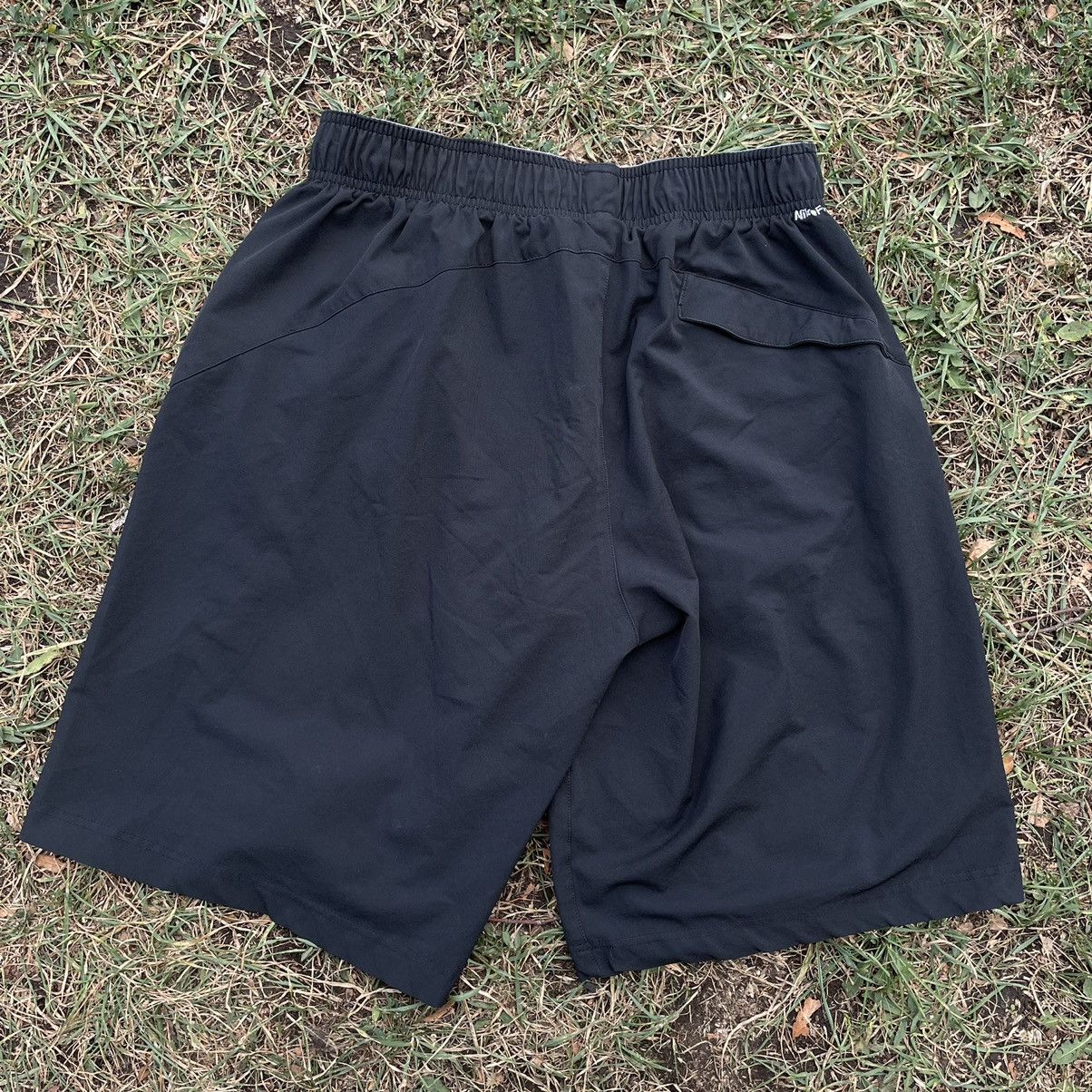 Vintage Vintage 90s Nike Swoosh Logo Shorts Streetwear Size US 35 - 7 Thumbnail
