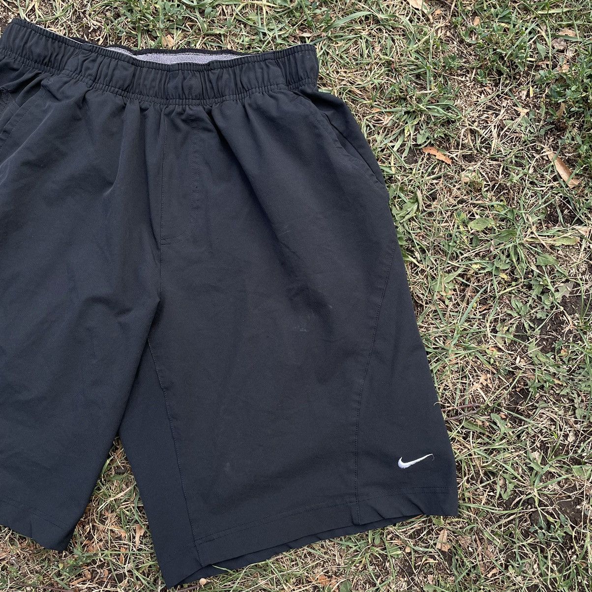 Vintage Vintage 90s Nike Swoosh Logo Shorts Streetwear Size US 35 - 2 Thumbnail