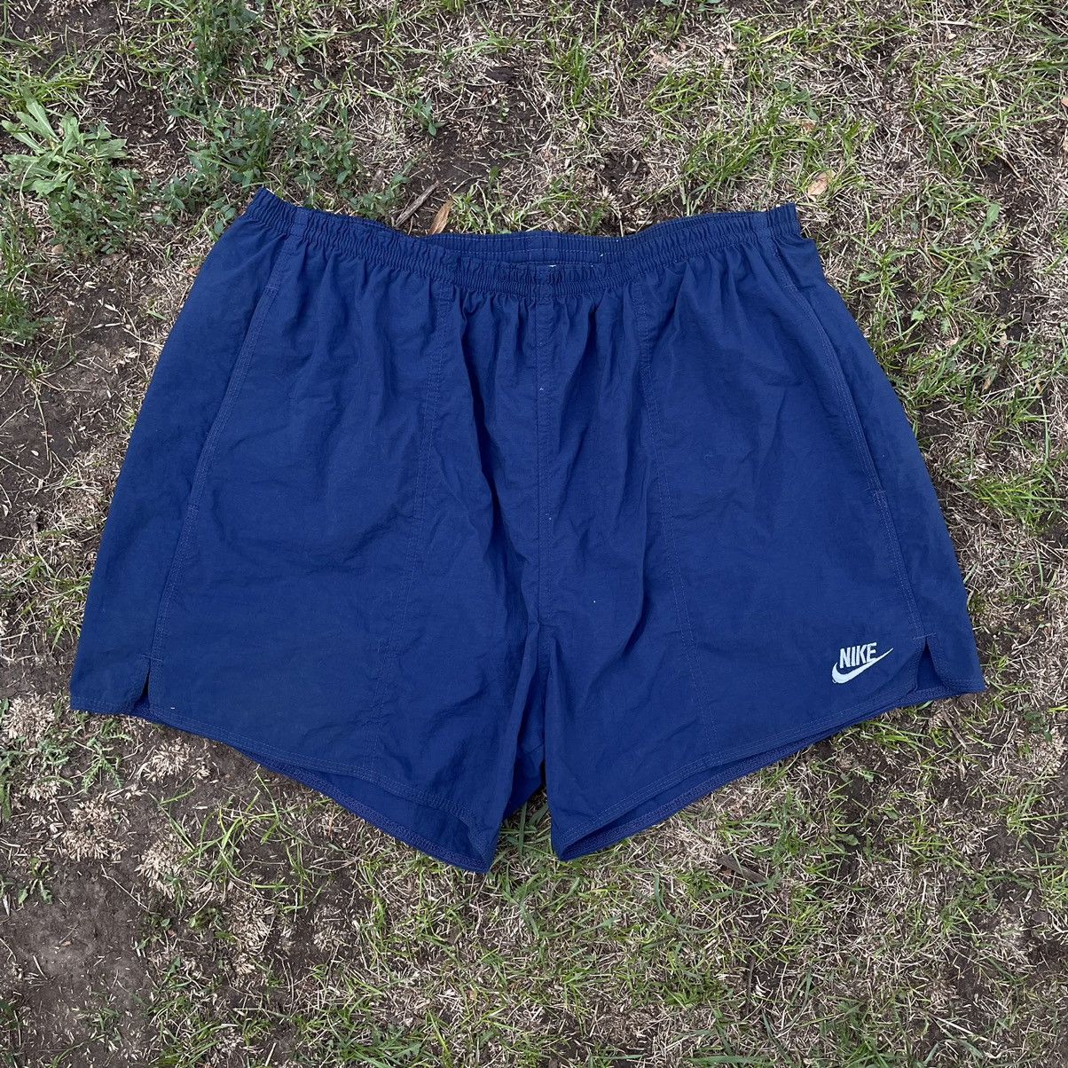 Vintage Vintage 90s Nike Swoosh Shorts Baggy Streetwear Y2K Logo 36 Size US 36 / EU 52 - 1 Thumbnail