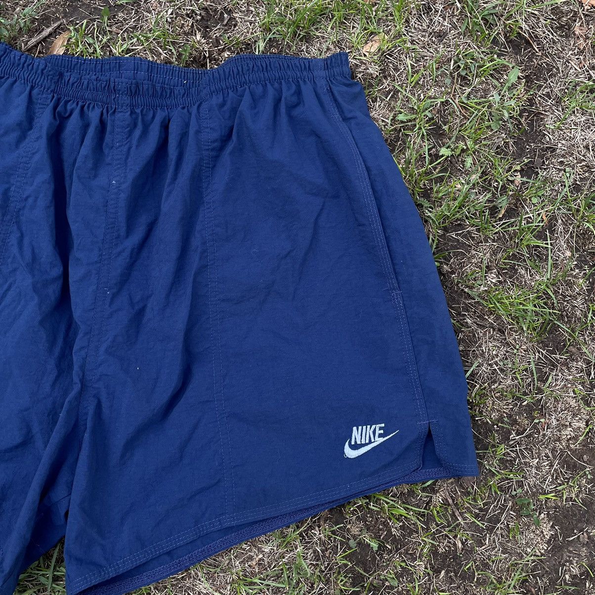 Vintage Vintage 90s Nike Swoosh Shorts Baggy Streetwear Y2K Logo 36 Size US 36 / EU 52 - 2 Thumbnail