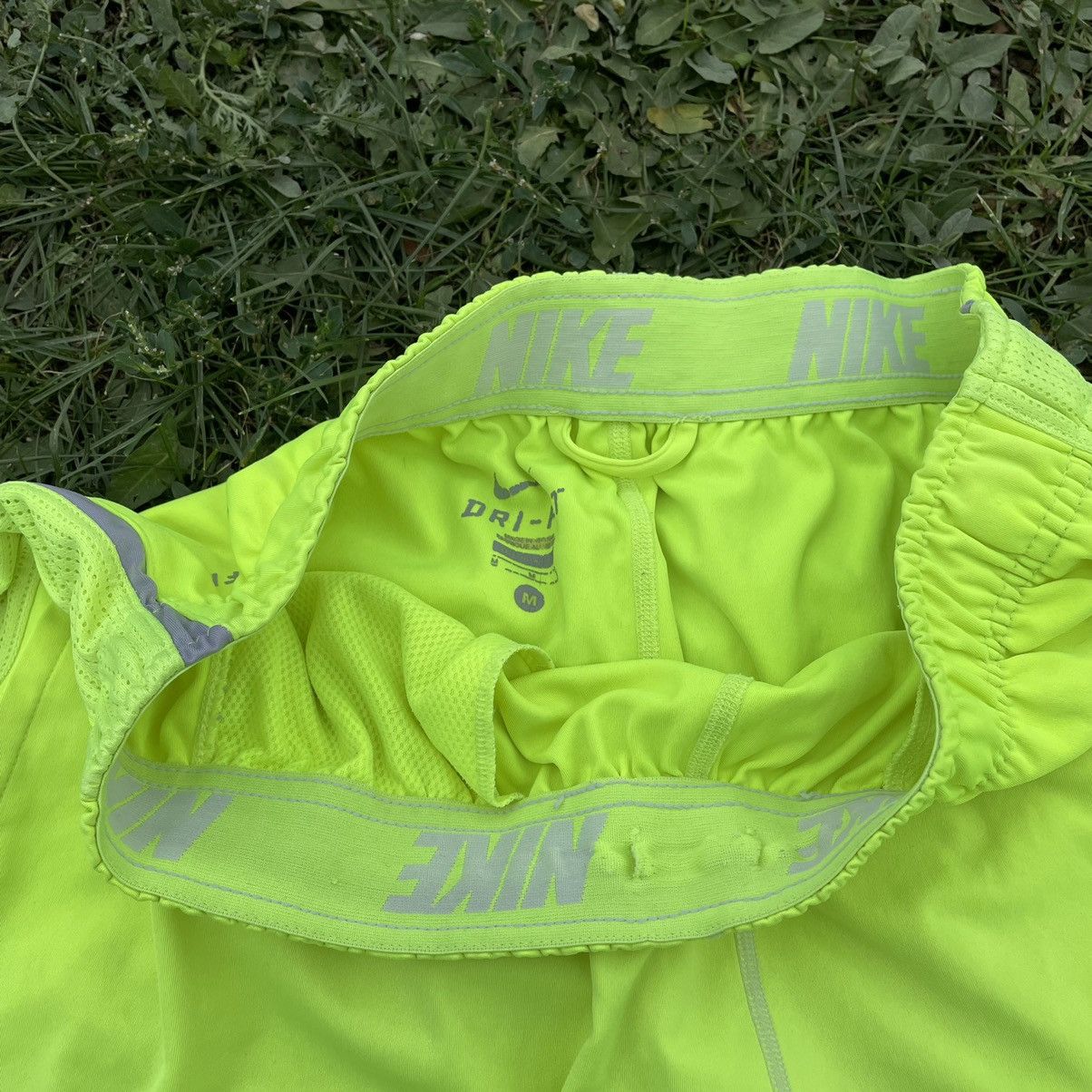 Vintage Vintage Nike Y2K Neon Shorts Swoosh Logo Skate Sun Faded 32 Size US 32 / EU 48 - 6 Thumbnail