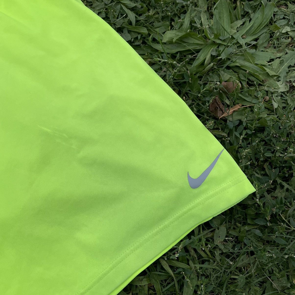 Vintage Vintage Nike Y2K Neon Shorts Swoosh Logo Skate Sun Faded 32 Size US 32 / EU 48 - 3 Thumbnail