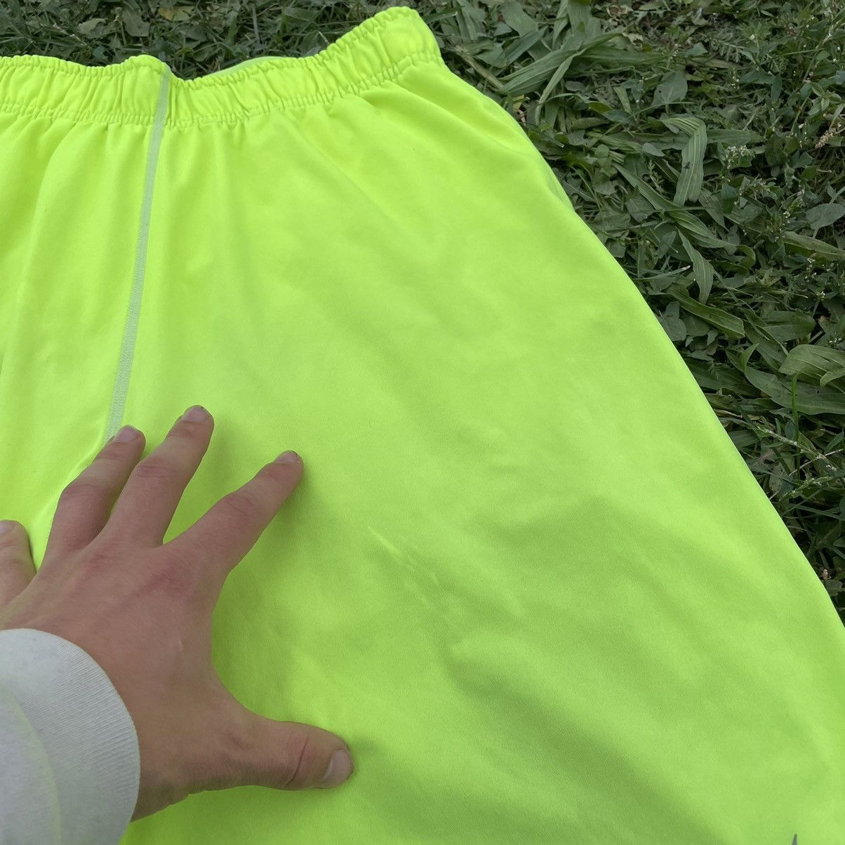 Vintage Vintage Nike Y2K Neon Shorts Swoosh Logo Skate Sun Faded 32 Size US 32 / EU 48 - 4 Thumbnail