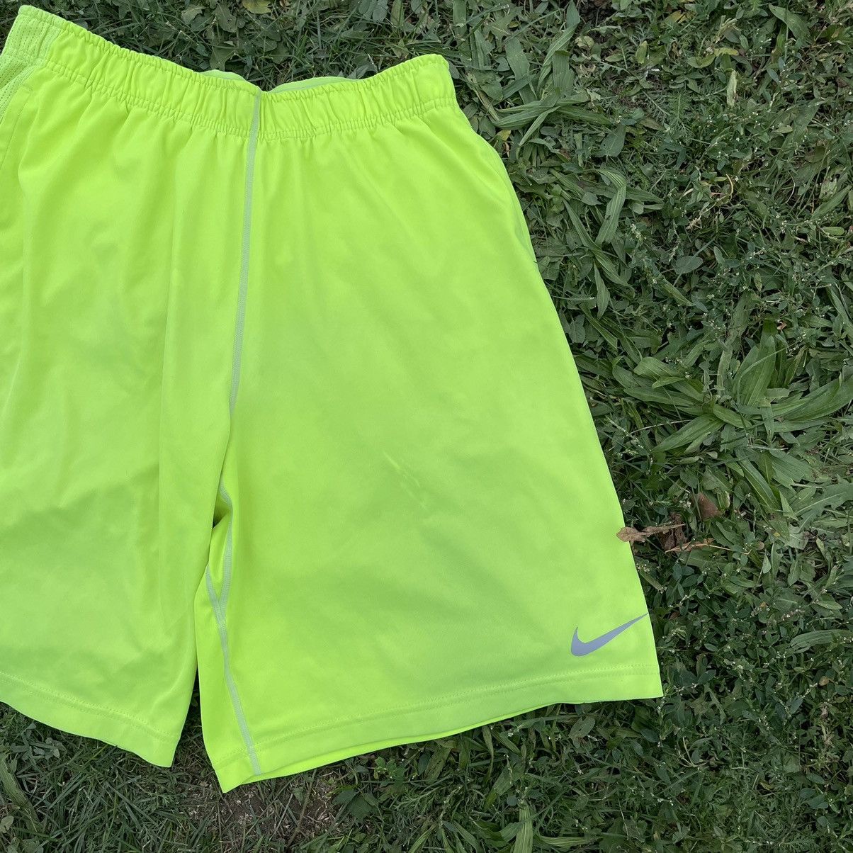Vintage Vintage Nike Y2K Neon Shorts Swoosh Logo Skate Sun Faded 32 Size US 32 / EU 48 - 2 Thumbnail