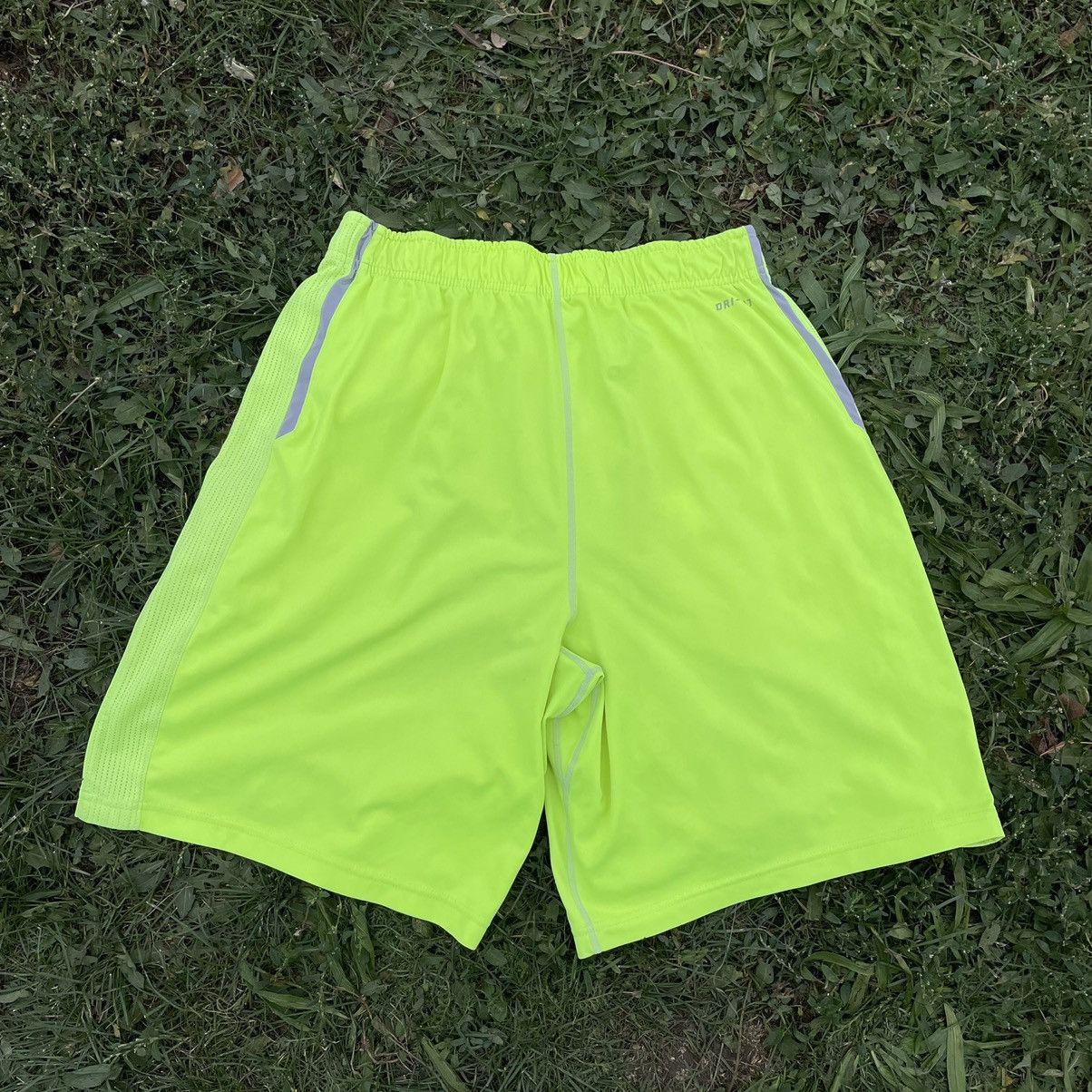 Vintage Vintage Nike Y2K Neon Shorts Swoosh Logo Skate Sun Faded 32 Size US 32 / EU 48 - 7 Thumbnail