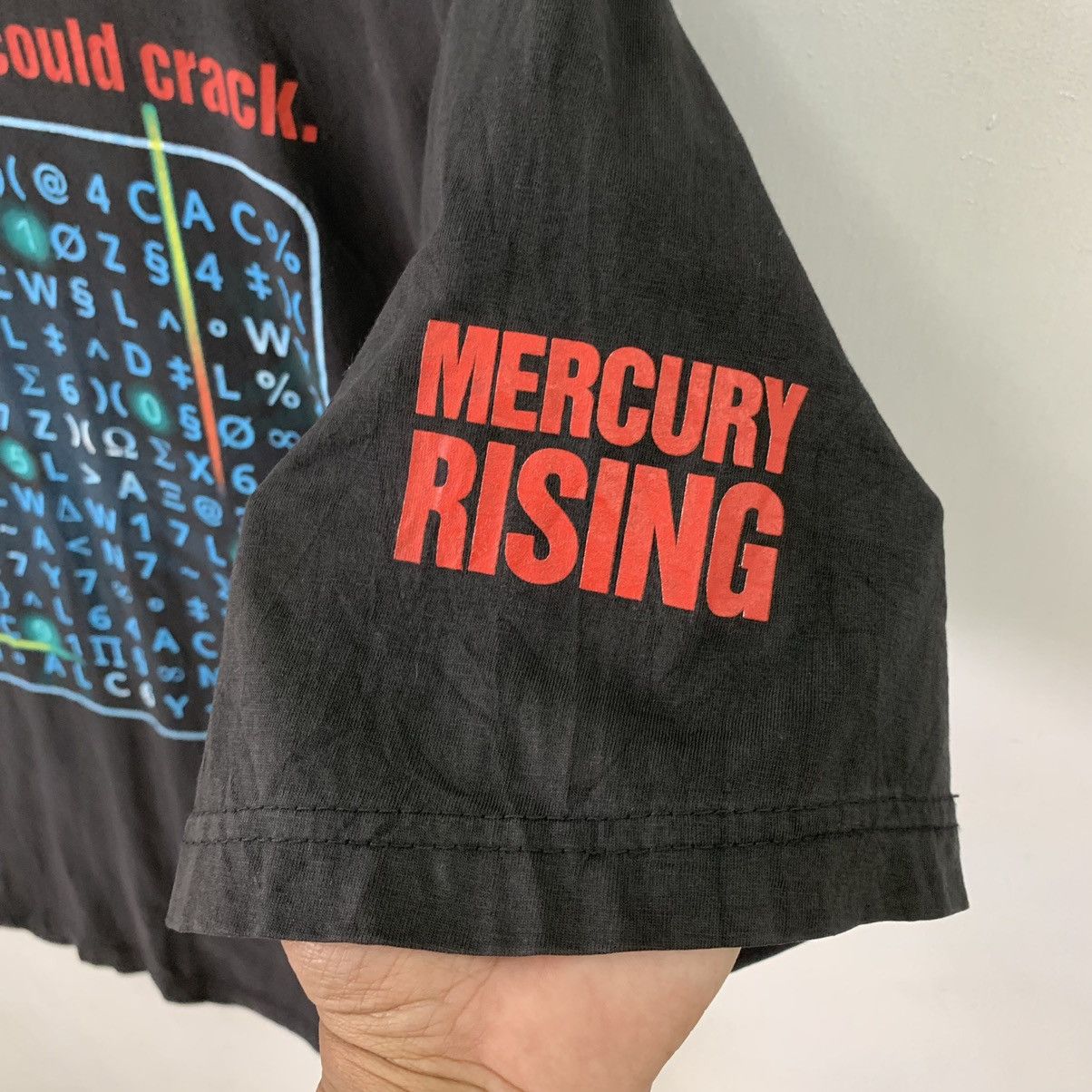 Vintage Vintage 90s Bruce Willis Mercury Rising T Shirt Size US L / EU 52-54 / 3 - 4 Thumbnail
