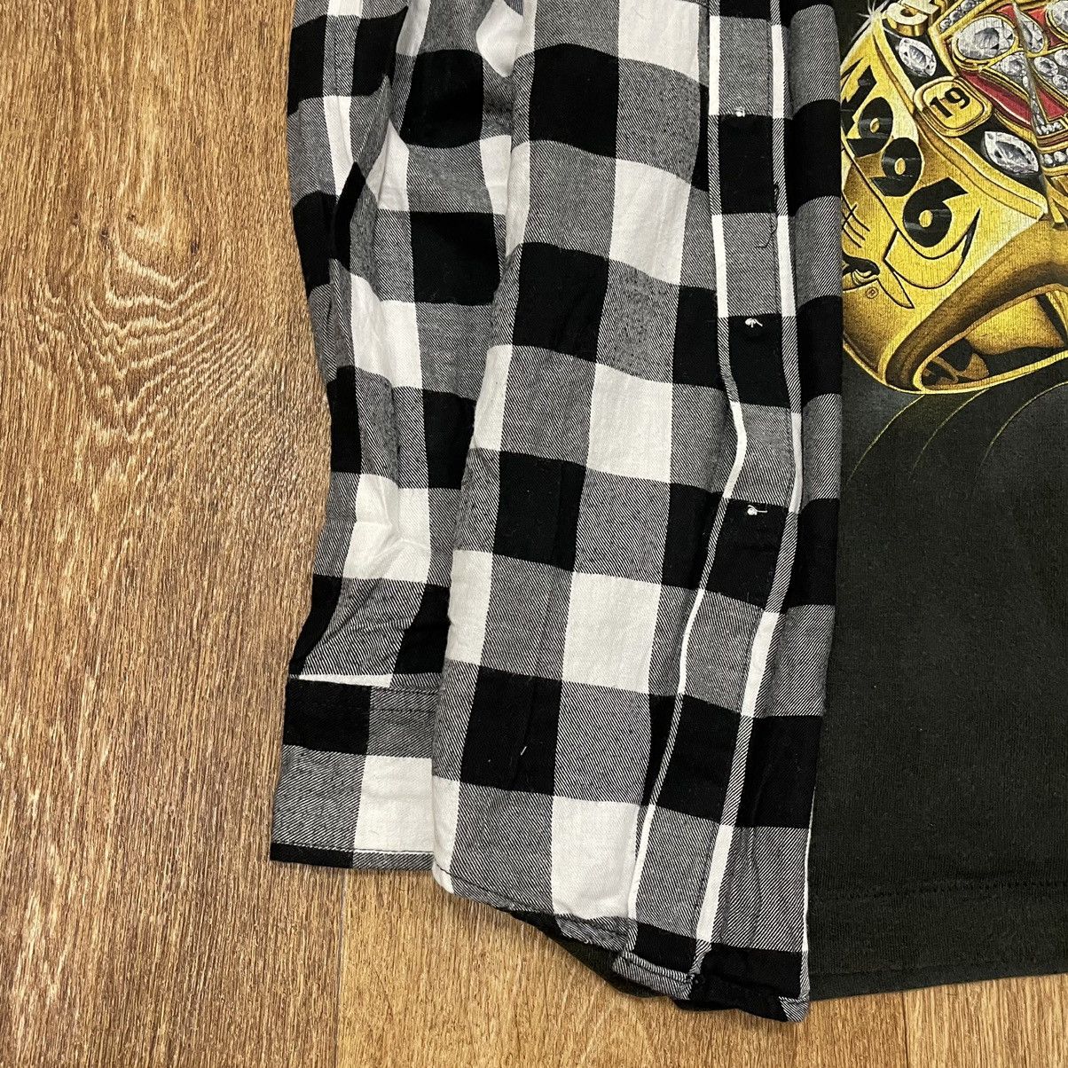 Vintage Vintage 90s Plaid Shirt Graphic Tee Streetwear Grunge Boxy M Size US M / EU 48-50 / 2 - 3 Thumbnail