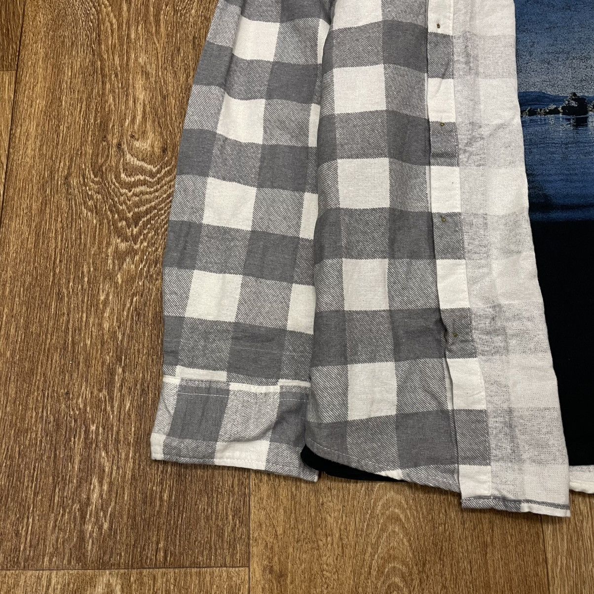 Vintage Vintage 90s Plaid Shirt Grunge Streetwear Oversized Logo XL Size US XL / EU 56 / 4 - 4 Thumbnail