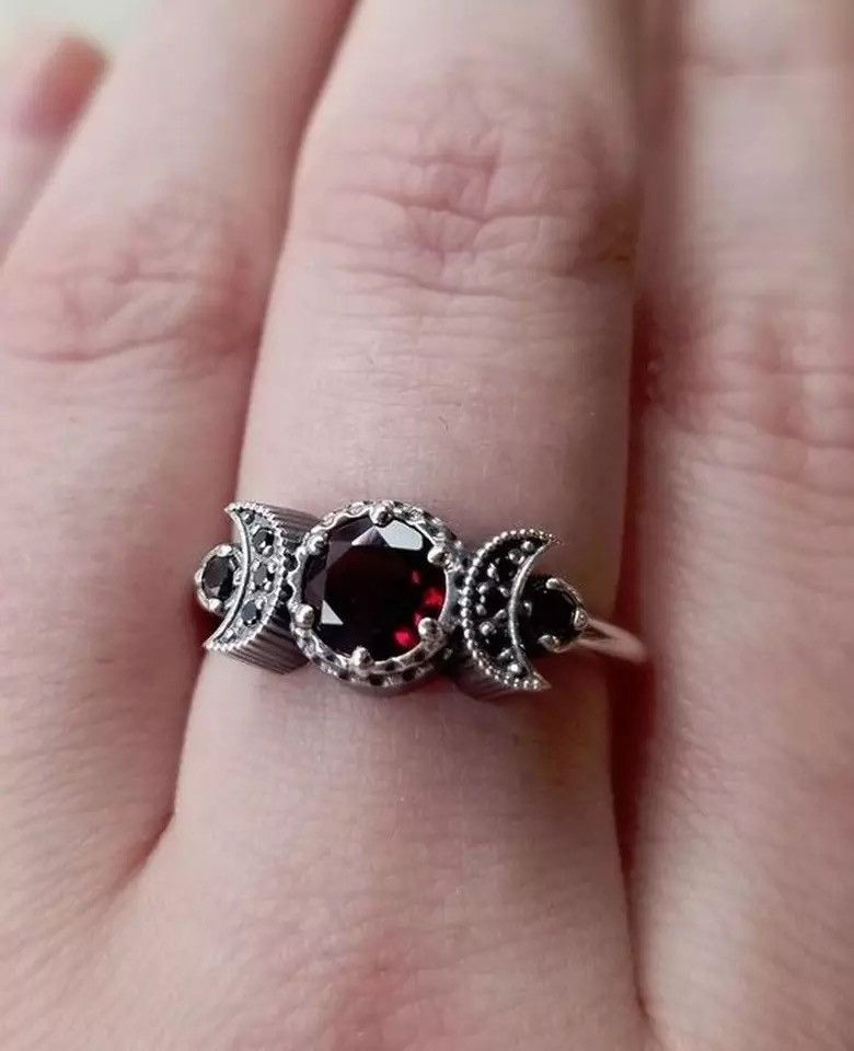 Jewelry Exquisite Color Red Stone Carving Moon Ring Size ONE SIZE - 2 Thumbnail