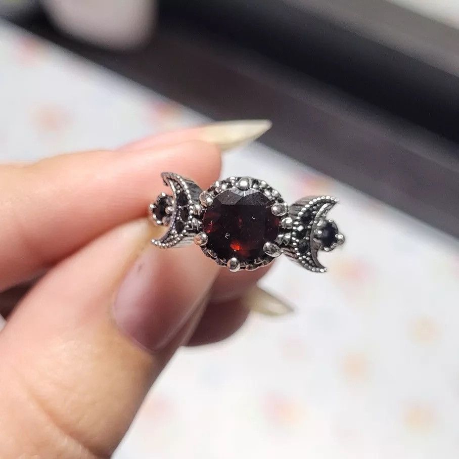 Jewelry Exquisite Color Red Stone Carving Moon Ring Size ONE SIZE - 1 Thumbnail