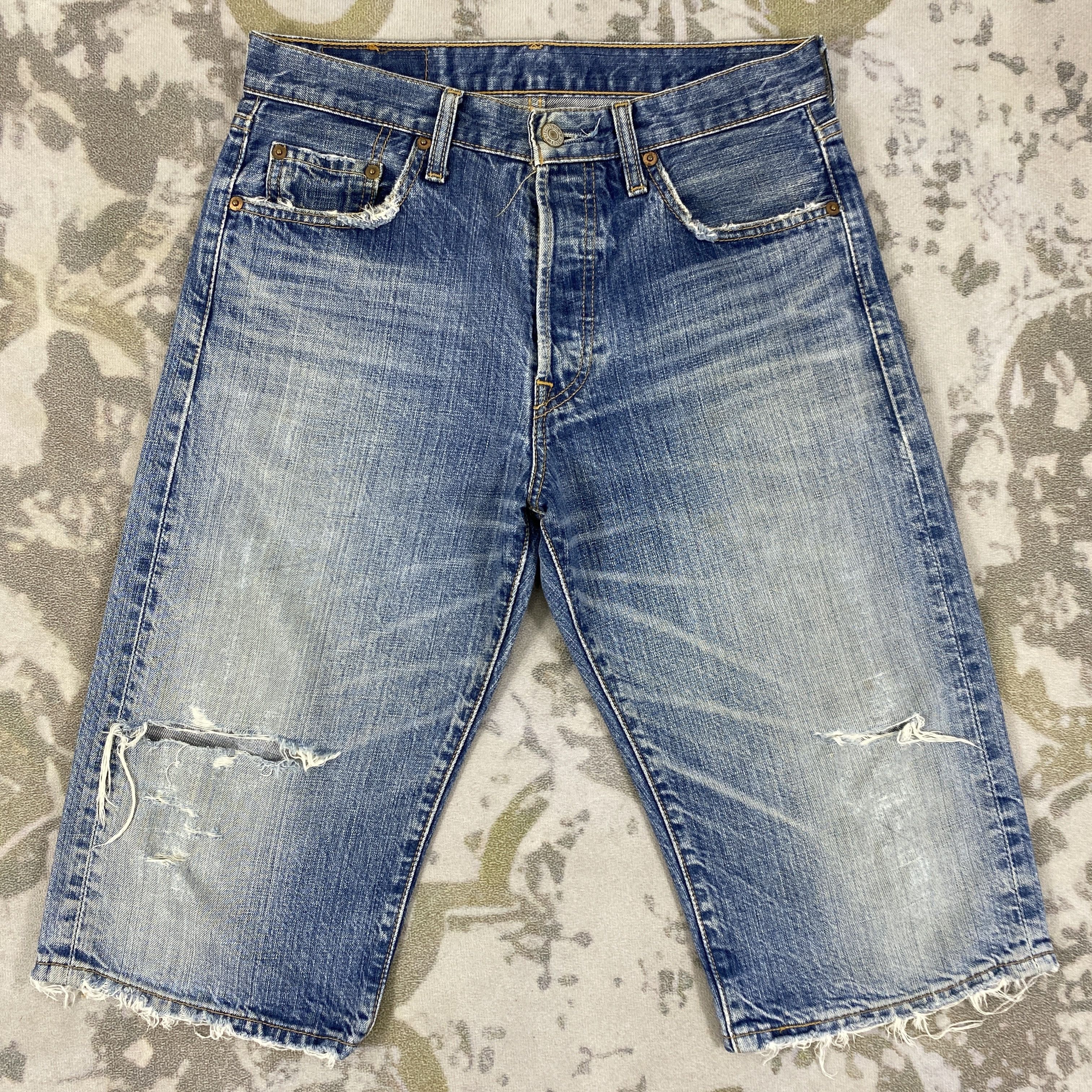 Distressed Vintage Levi's 501 Short Jeans 30x16 -JN2671