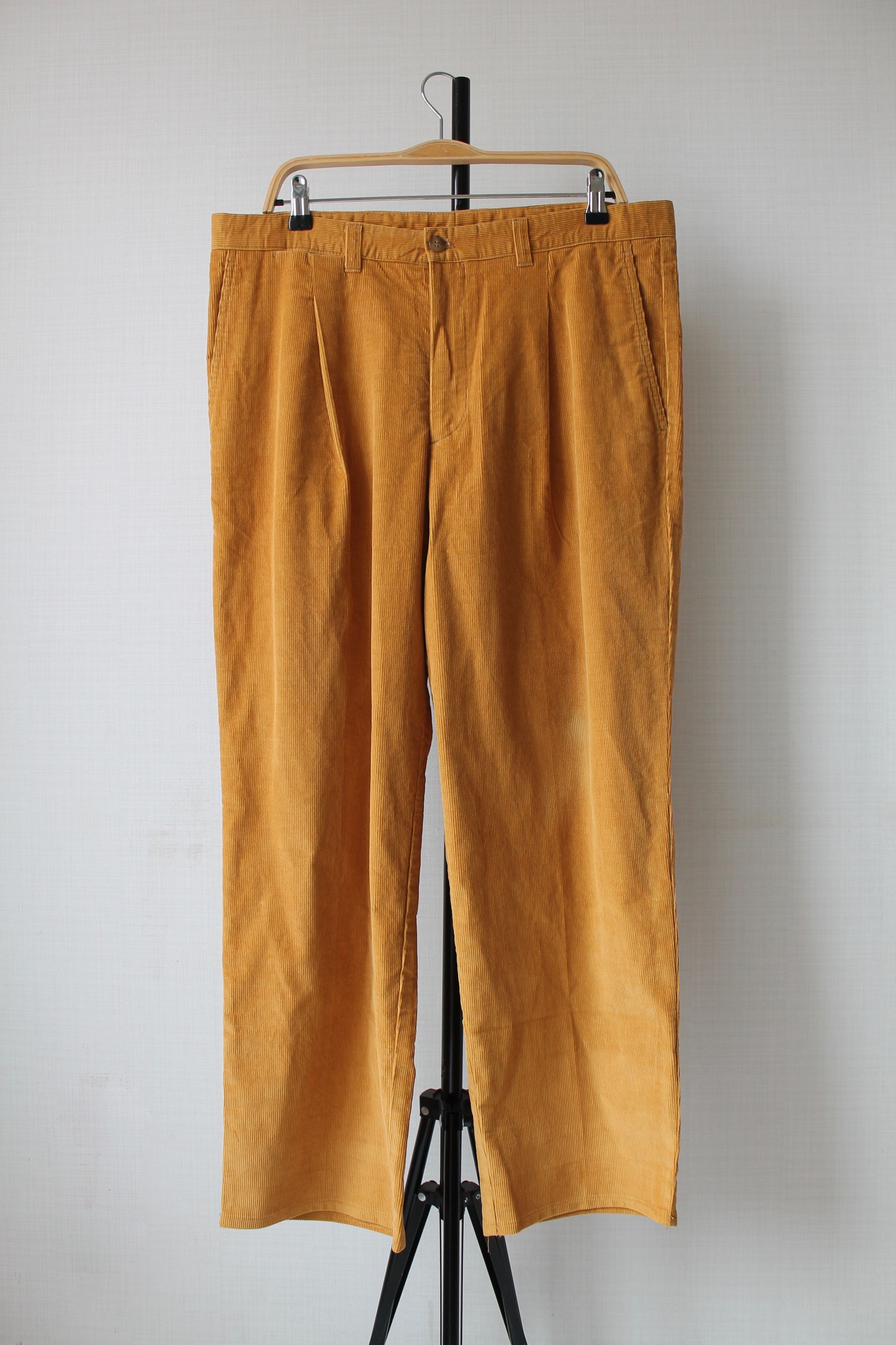 Burberry BURBERRY Sport Line Corduroy Cropped Pants Mustard Size US 34 / EU 50 - 1 Thumbnail