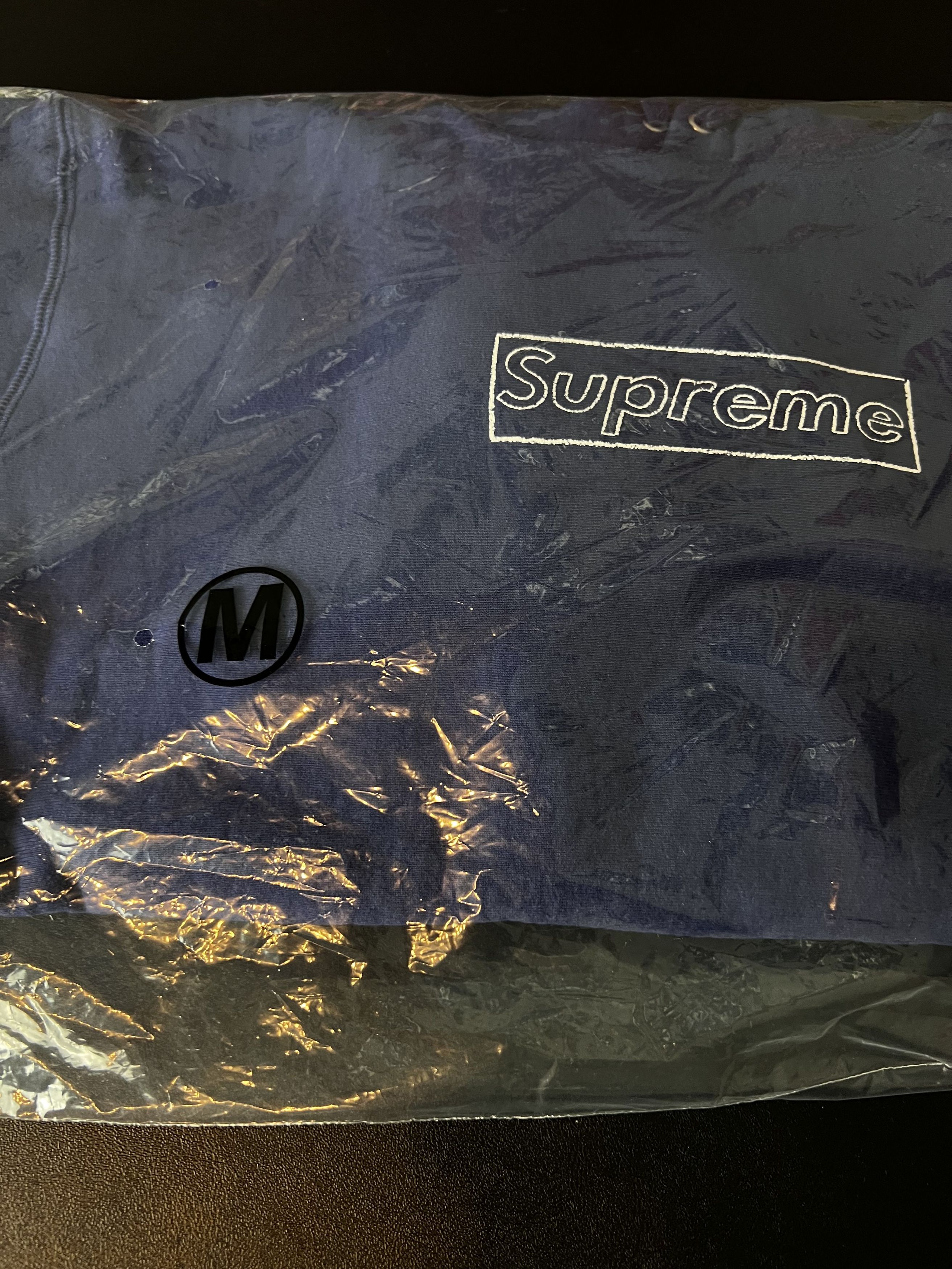 Kaws × Supreme Supreme KAWS Chalk Logo Hooded Sweatshirt Washed Navy Size US M / EU 48-50 / 2 - 3 Thumbnail