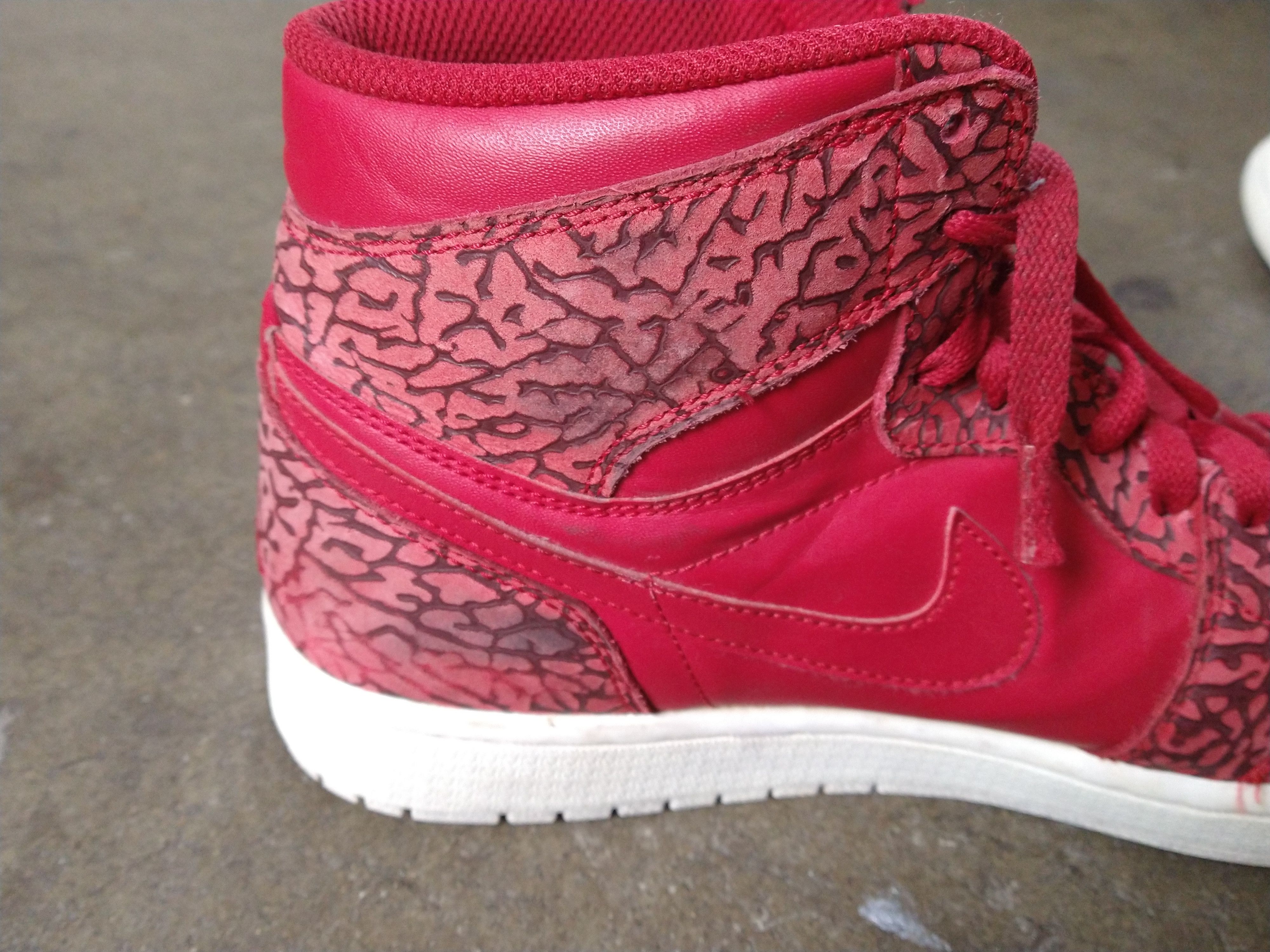 Jordan Brand Nike Air Jordan 1 Retro High Red Elephant 10.5 839115-600 Size US 10.5 / EU 43-44 - 15 Thumbnail