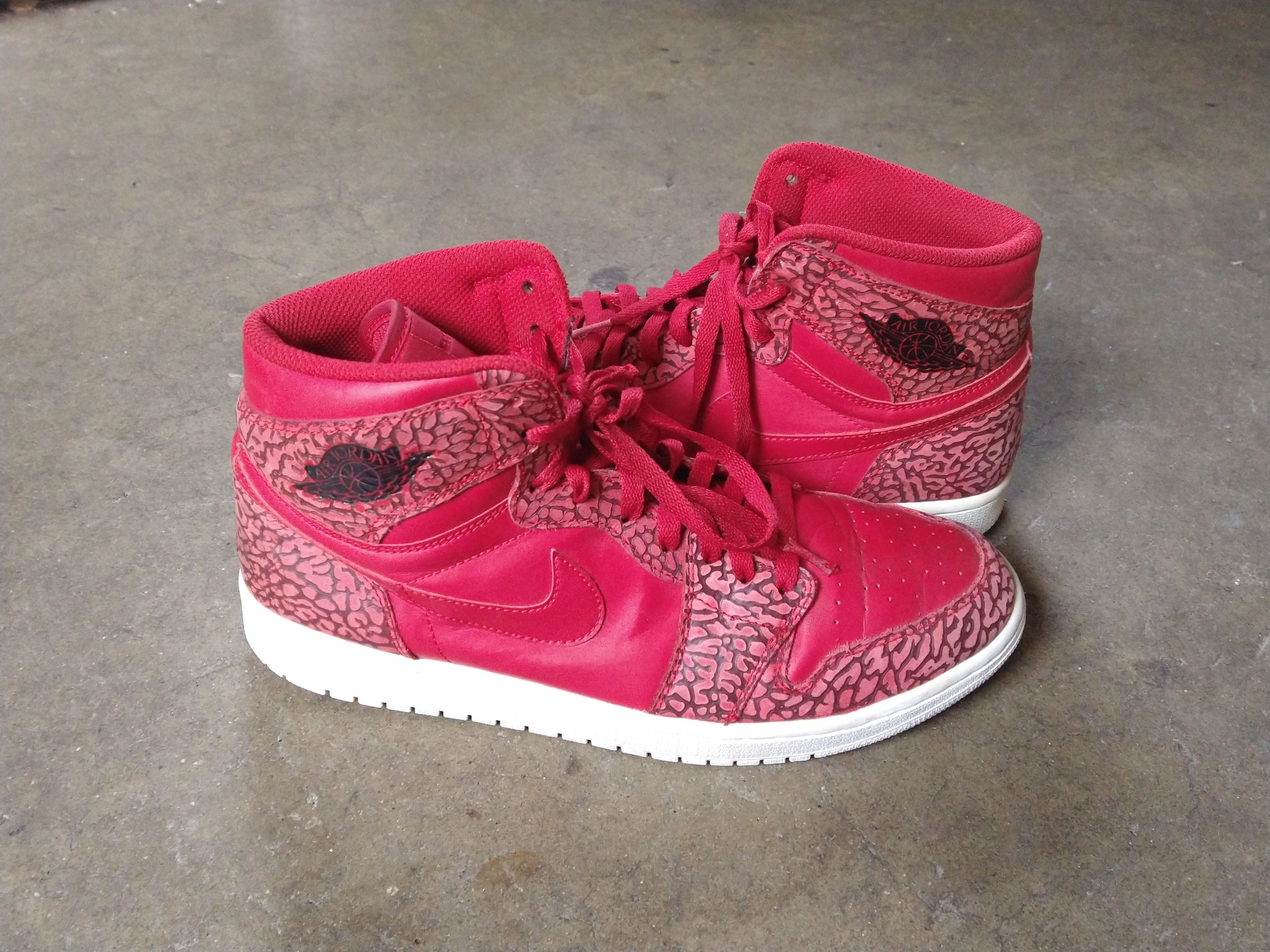 Jordan Brand Nike Air Jordan 1 Retro High Red Elephant 10.5 839115-600 Size US 10.5 / EU 43-44 - 2 Thumbnail