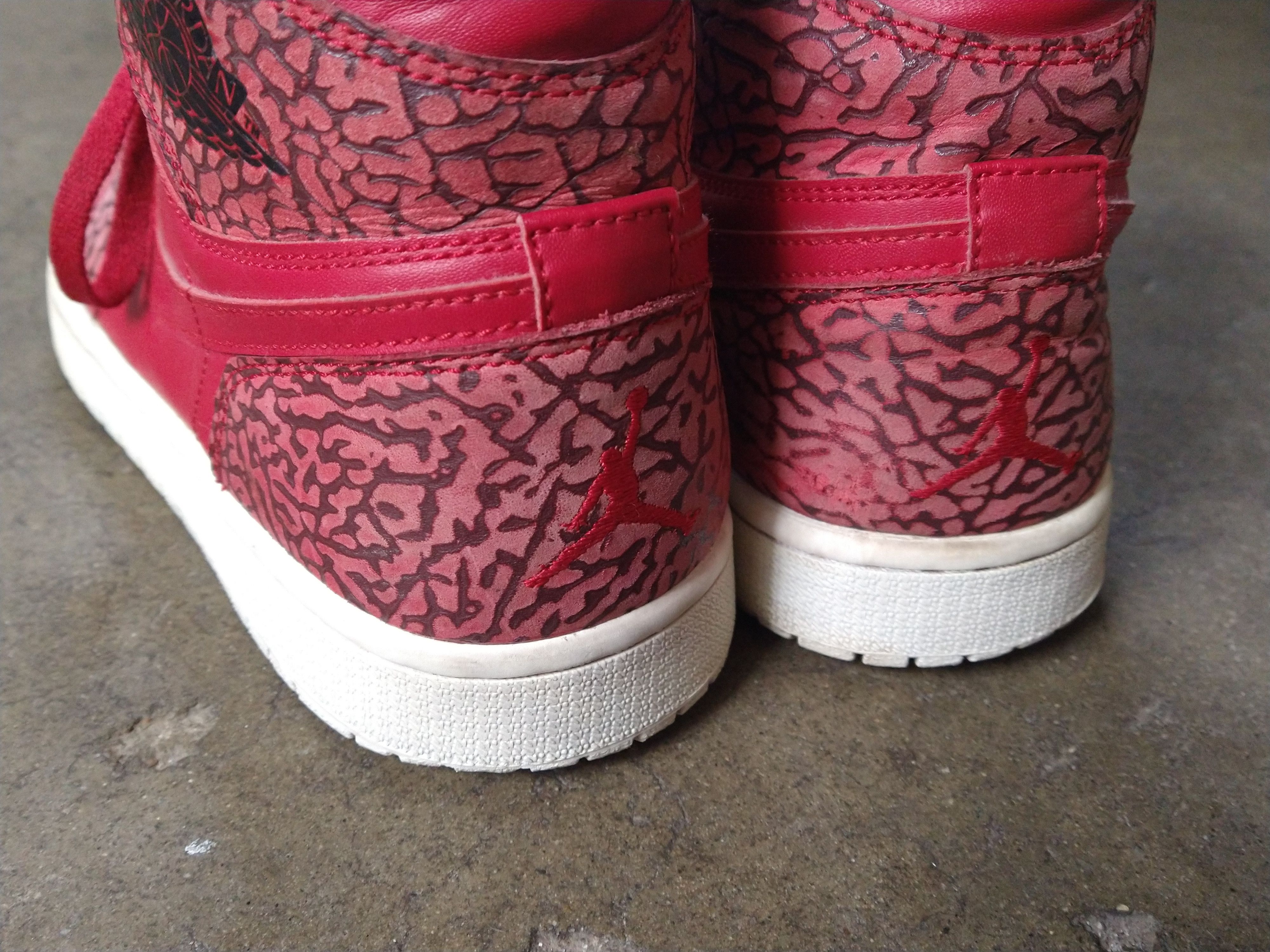 Jordan Brand Nike Air Jordan 1 Retro High Red Elephant 10.5 839115-600 Size US 10.5 / EU 43-44 - 16 Thumbnail