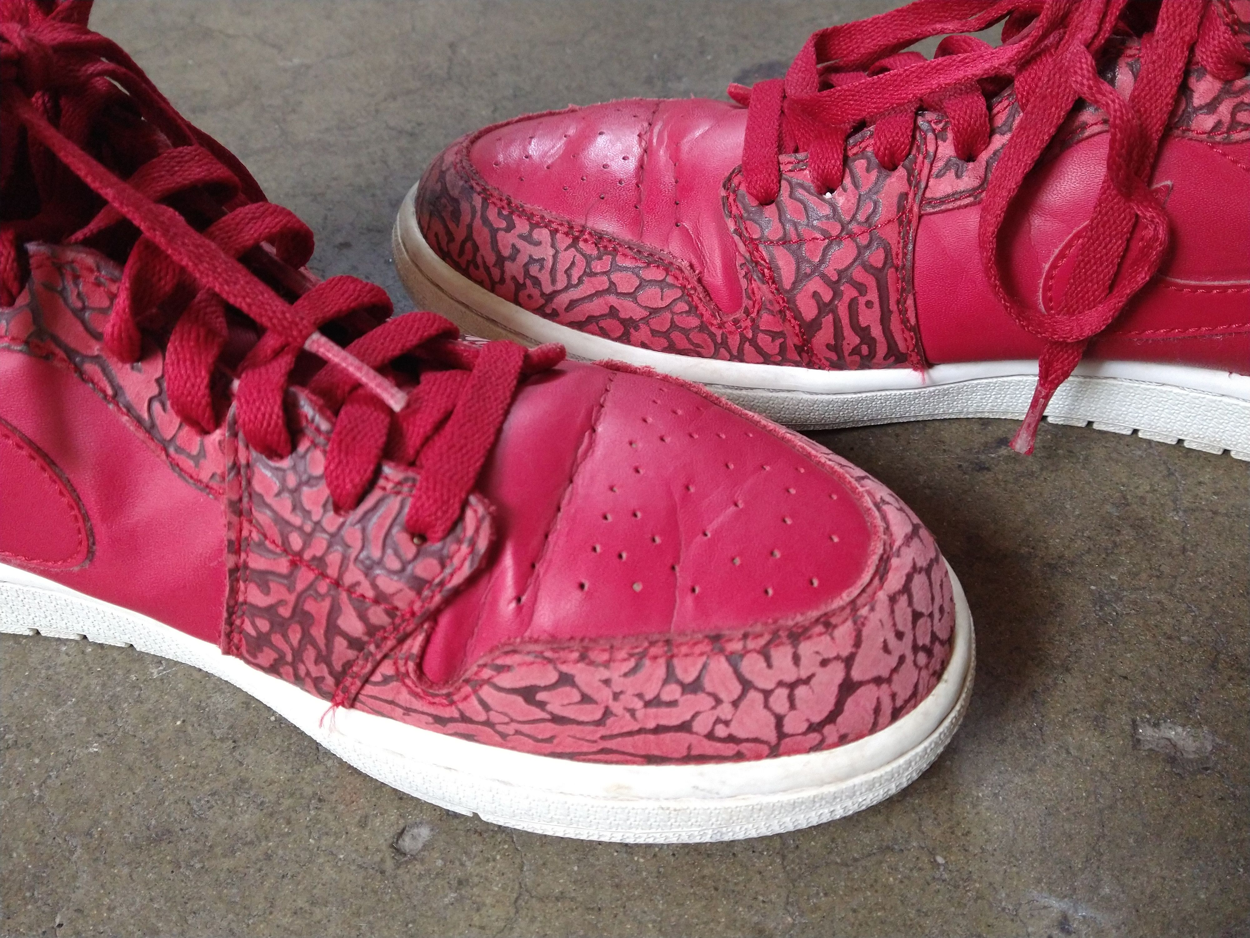 Jordan Brand Nike Air Jordan 1 Retro High Red Elephant 10.5 839115-600 Size US 10.5 / EU 43-44 - 7 Thumbnail