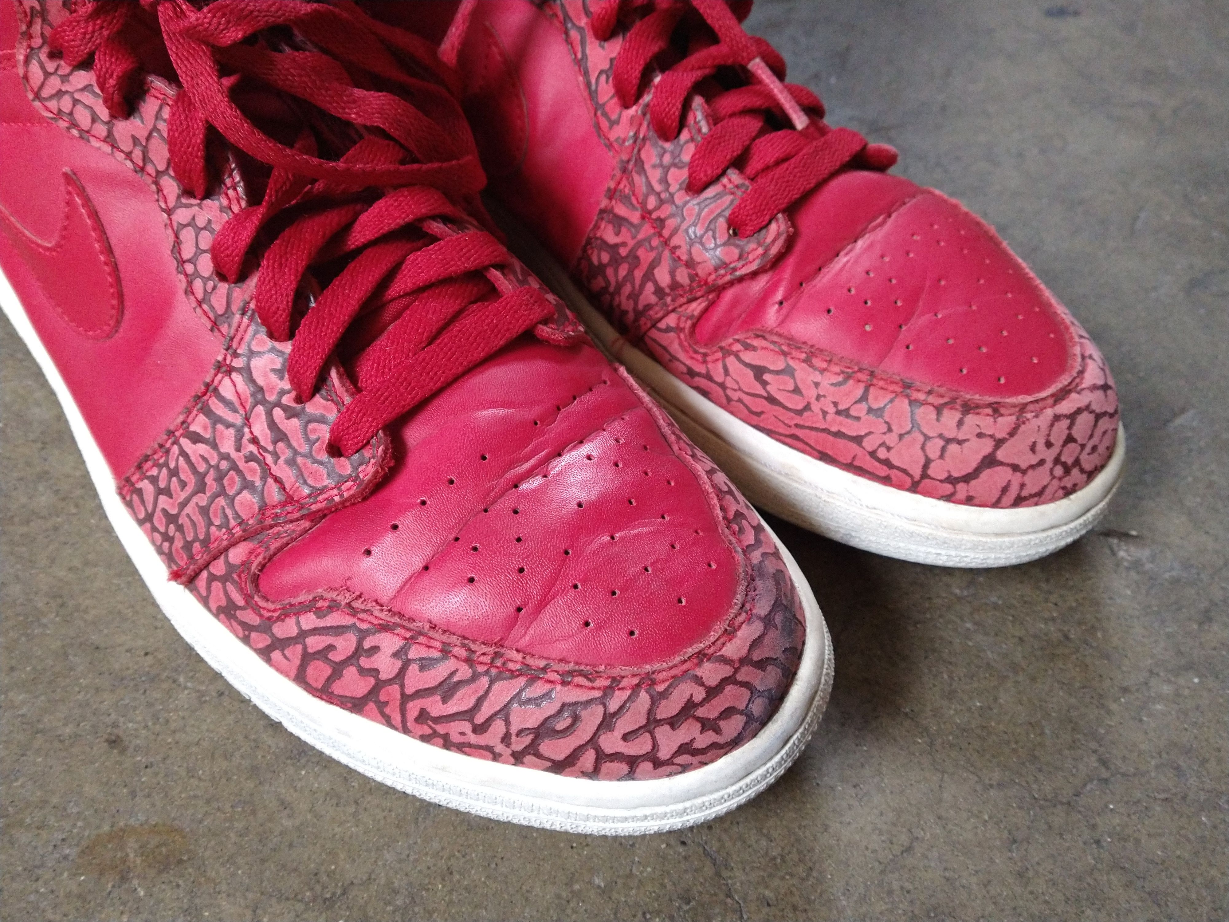 Jordan Brand Nike Air Jordan 1 Retro High Red Elephant 10.5 839115-600 Size US 10.5 / EU 43-44 - 3 Thumbnail