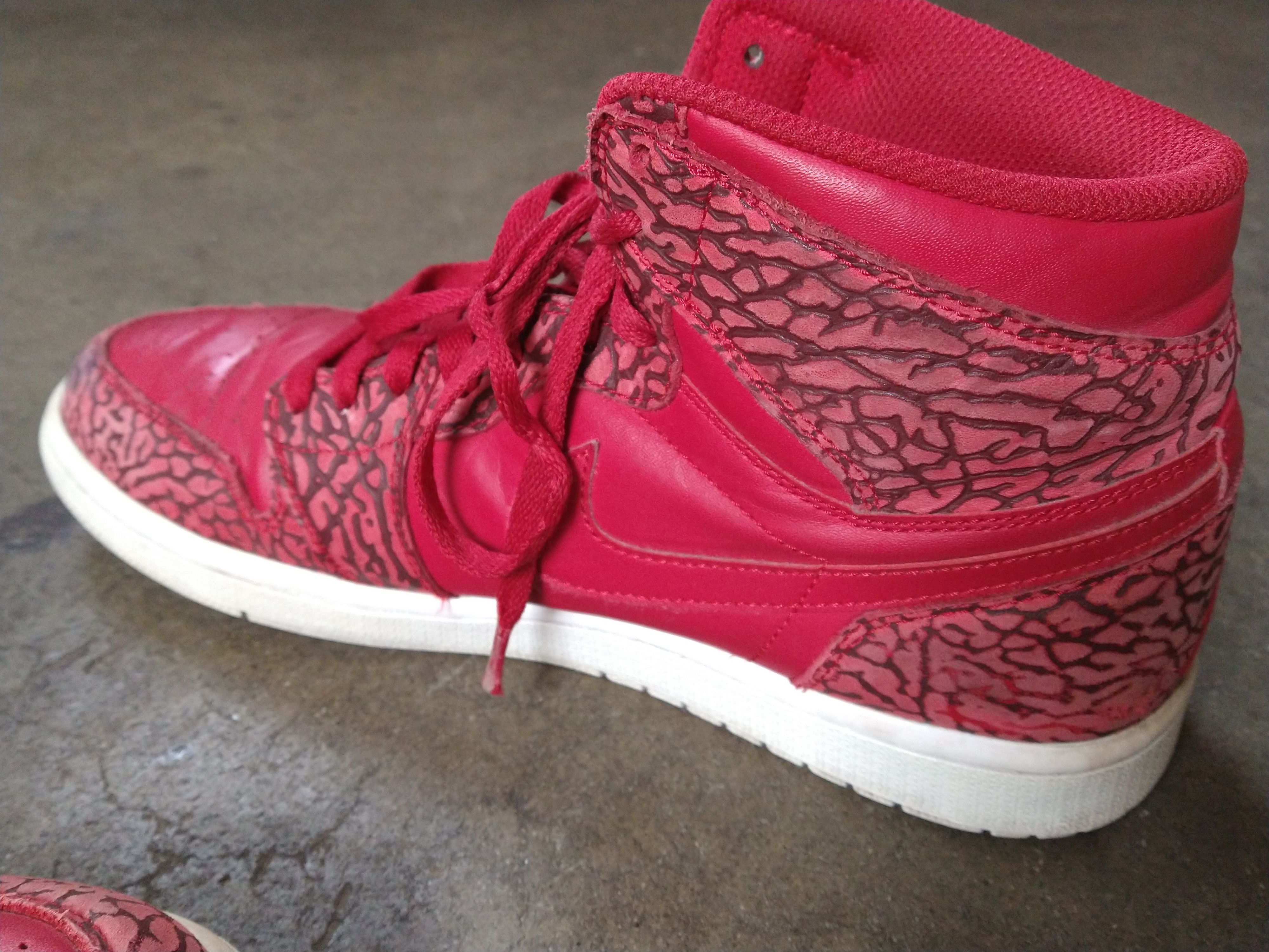 Jordan Brand Nike Air Jordan 1 Retro High Red Elephant 10.5 839115-600 Size US 10.5 / EU 43-44 - 14 Thumbnail