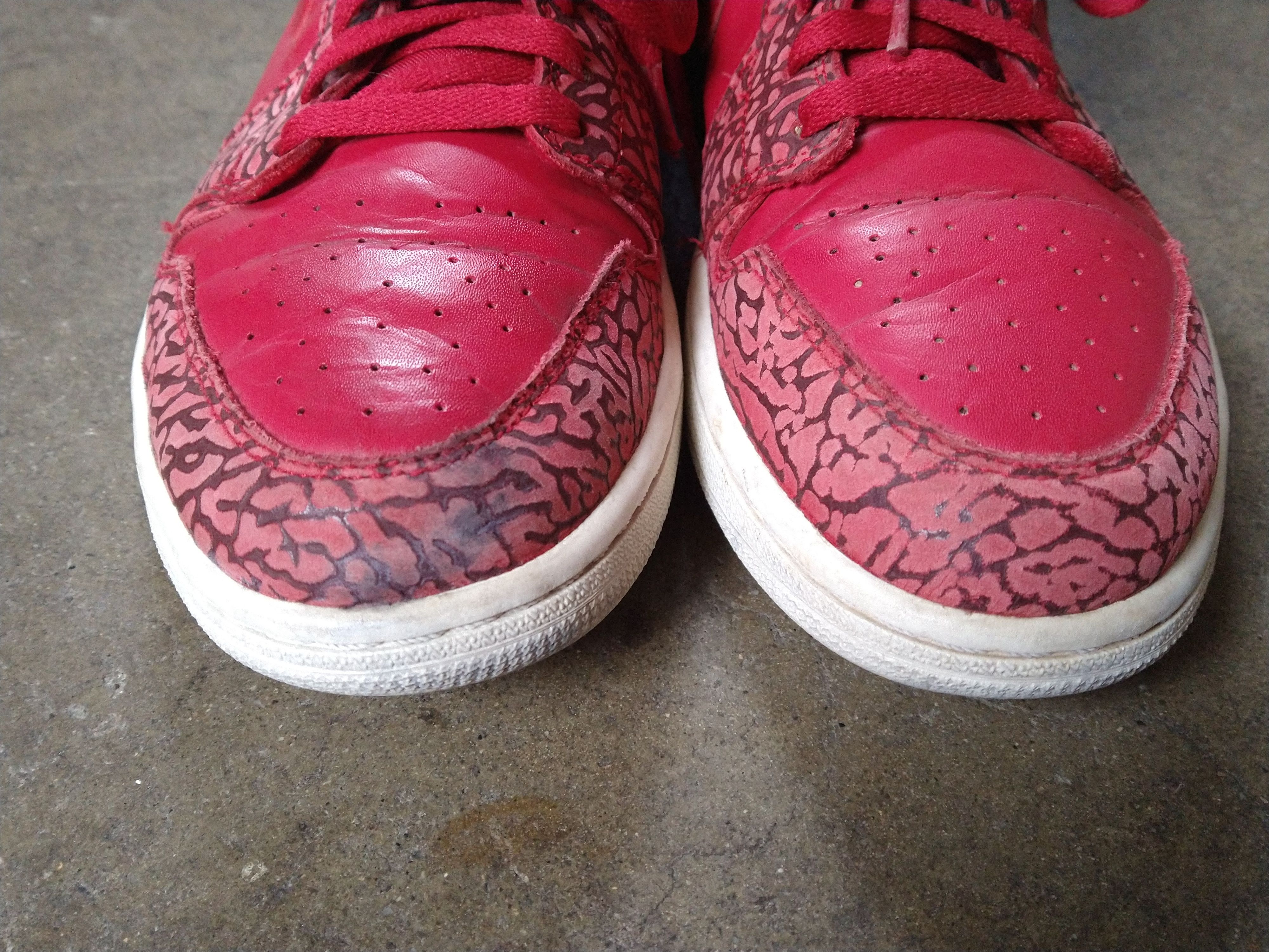 Jordan Brand Nike Air Jordan 1 Retro High Red Elephant 10.5 839115-600 Size US 10.5 / EU 43-44 - 4 Thumbnail