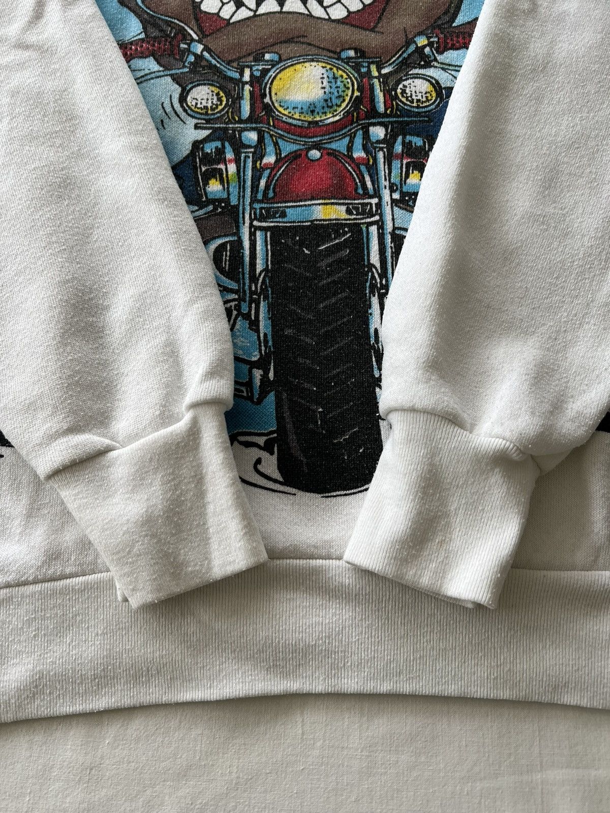 Vintage Vintage 1996 Taz Biker Looney Tunes White Sweatshirts Size US L / EU 52-54 / 3 - 9 Thumbnail