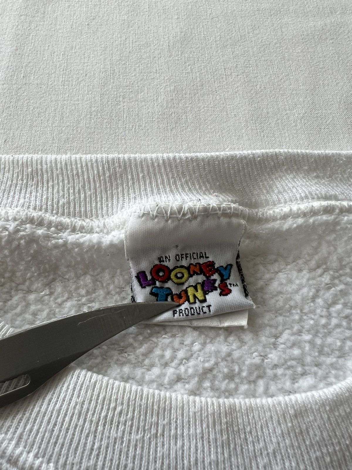 Vintage Vintage 1996 Taz Biker Looney Tunes White Sweatshirts Size US L / EU 52-54 / 3 - 14 Thumbnail
